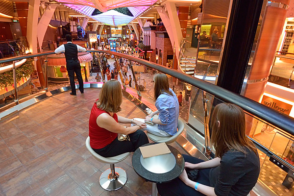  View of the Royal Promenade from the Rising Tide bar