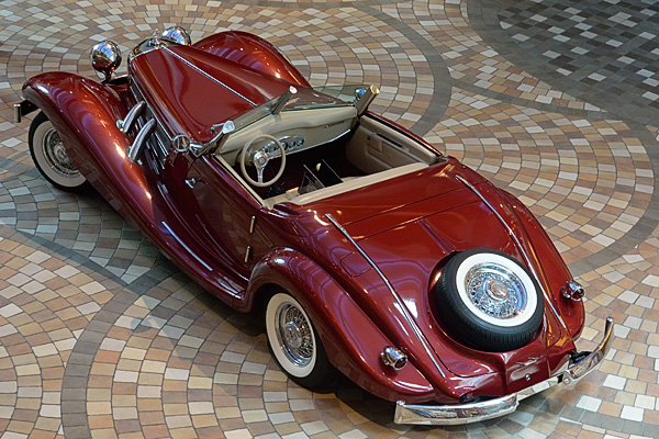 The vintage car on the Royal Promenade
