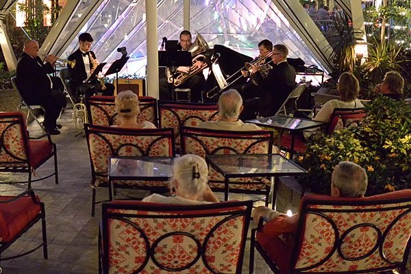 Evening entertainment outside the Park Cafe in Central Park