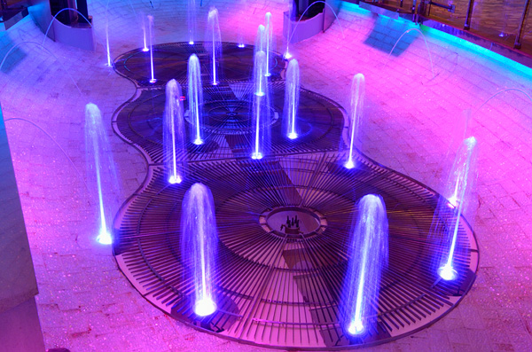As the Rising Tide Bar elevates to central park, a dancing fountain activates below it.
