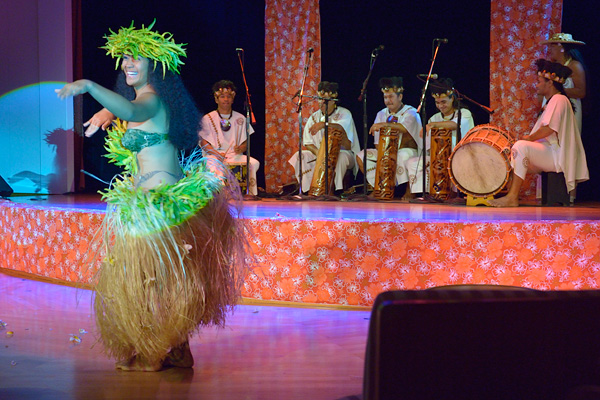 An evening's entertainment with O Tahiti E in the the Grande Salon