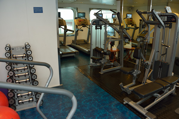 A very small fitness room adjacent to the spa