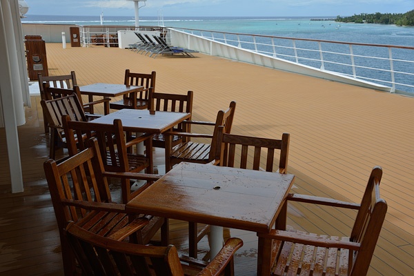 Outdoor seating area near Le Grille 