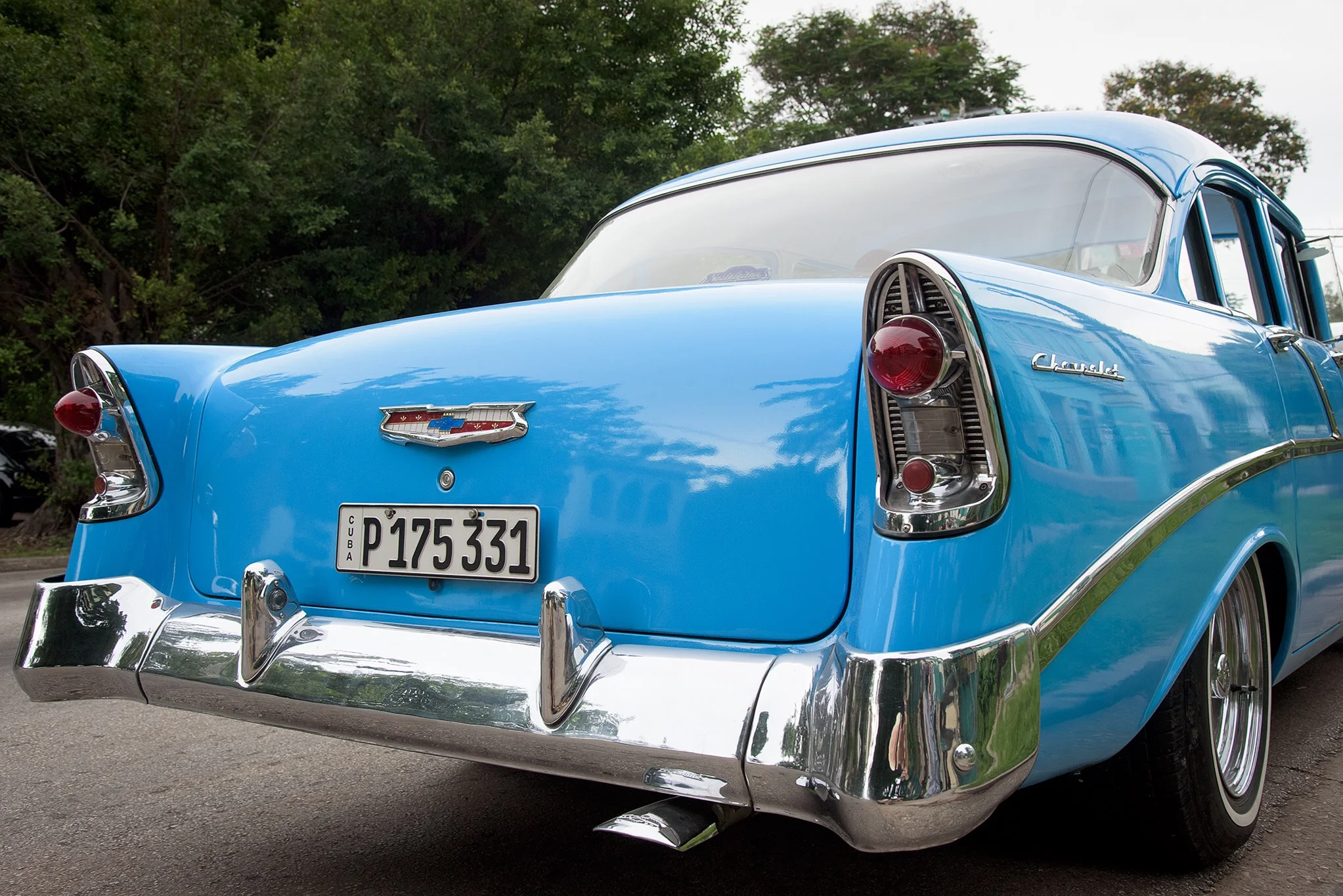 fins and chrome, that's what the car lovers love to see! 