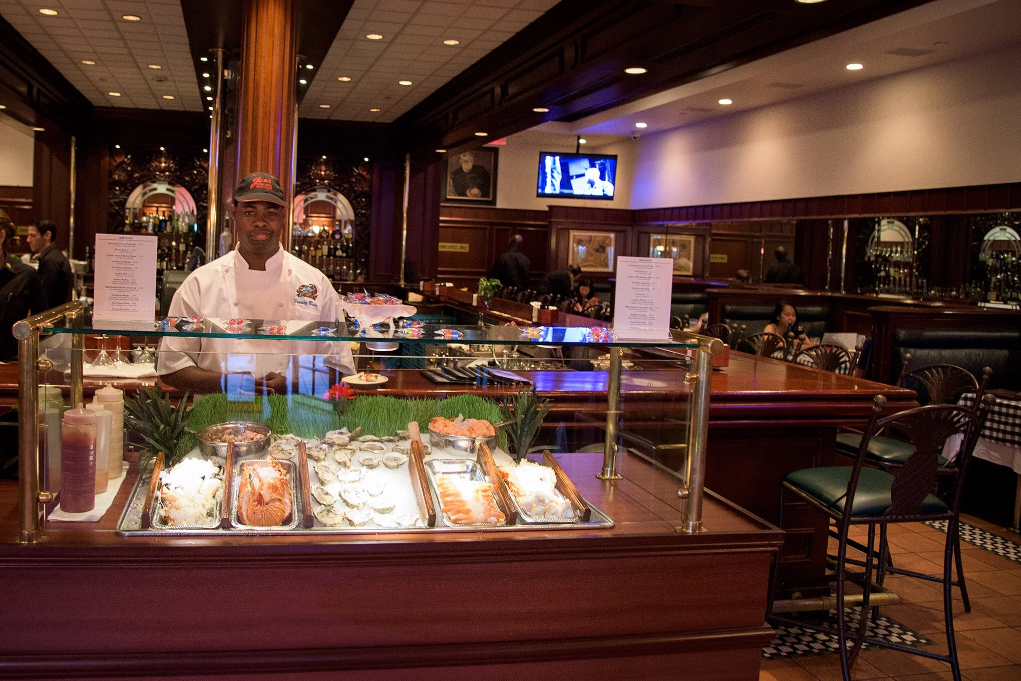 The raw bar at Joe's Stone Crab