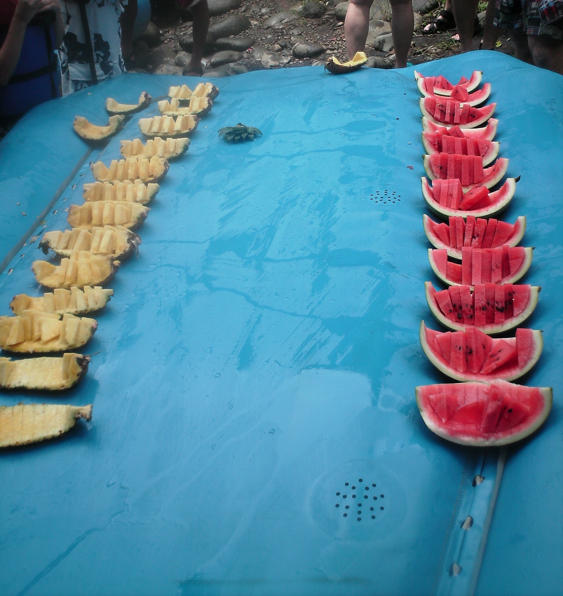 Once snack time arrived, the guides flipped a raft over, and used a machete to slice fresh fruit they carried along with them. 