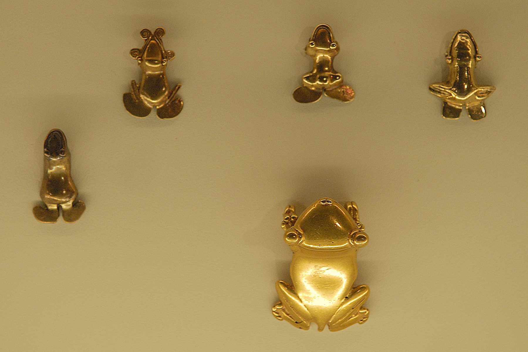 Inside the museum are beautiful examples Pre Colombian gold used as armor for warriors, decorations, dishware, art works and coins. This museum really helps with understanding the importance of gold to the early culture of Costa Rica, and it is dazzling to see! These tiny frogs are just a fraction of what is on display, not all of it is allowed to be photographed. 