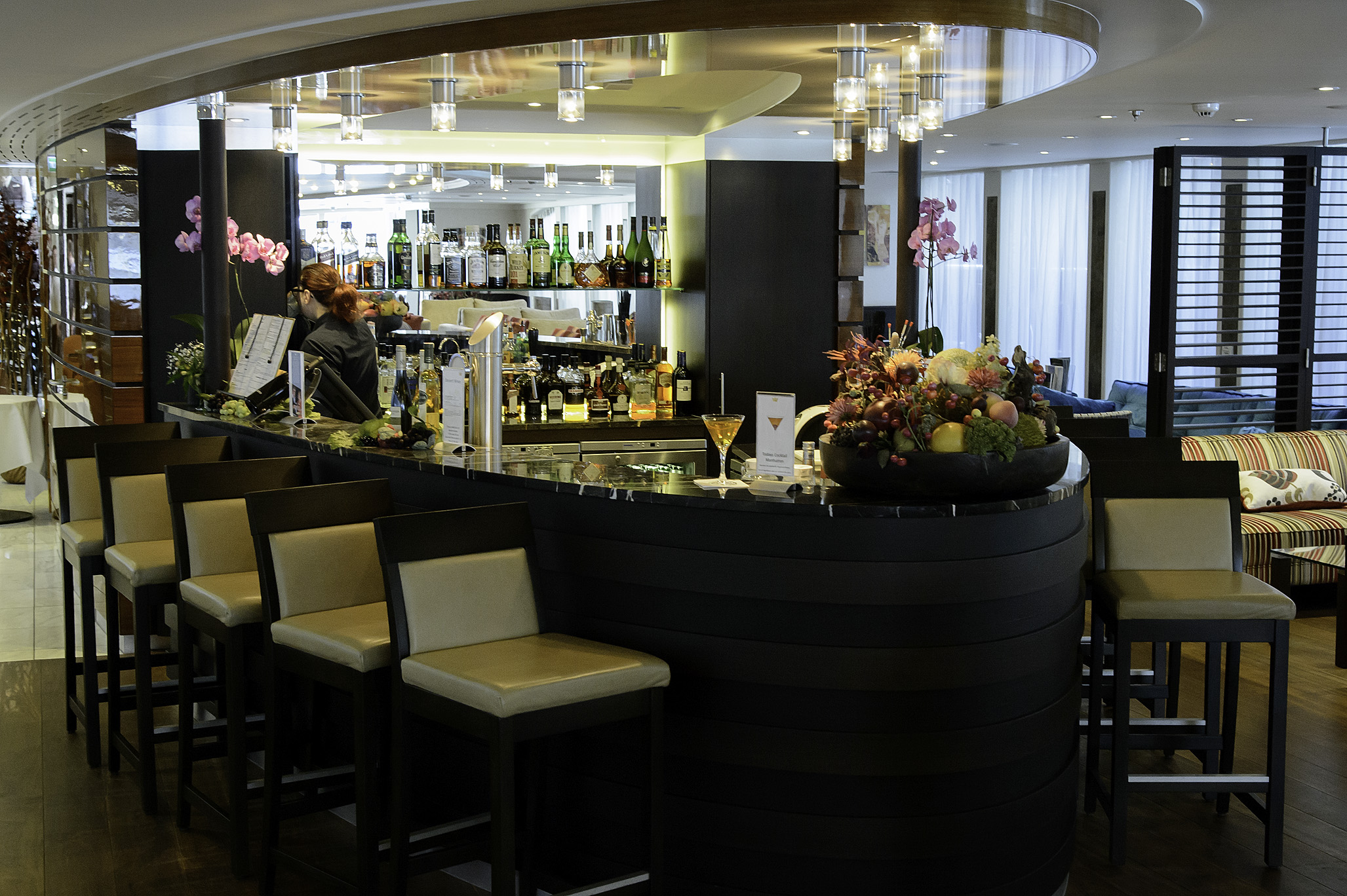 Main Lounge and Bar (gift shop and reception is behind this bar)T