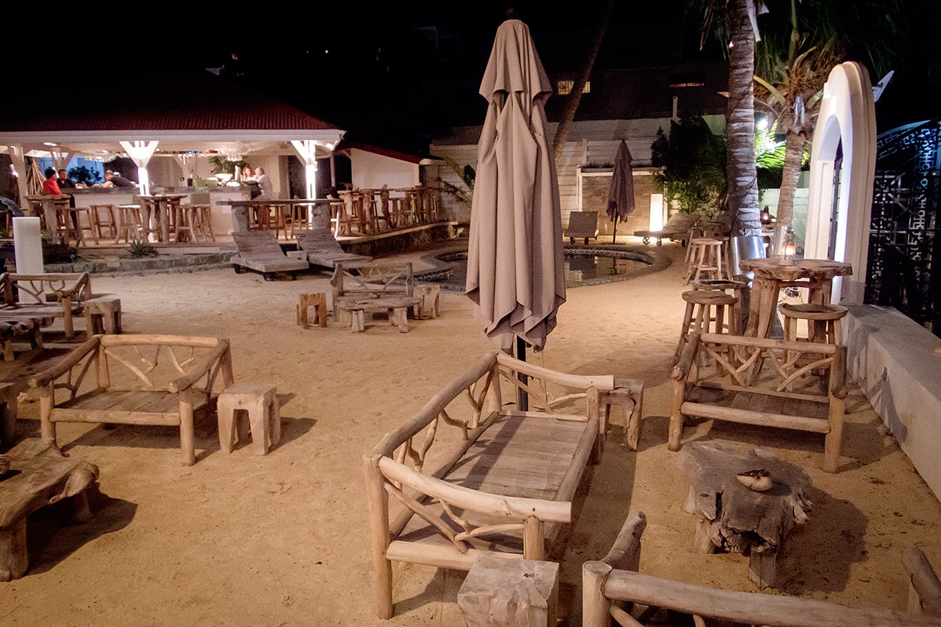 The pool and lounge area by the ocean at La Shambala