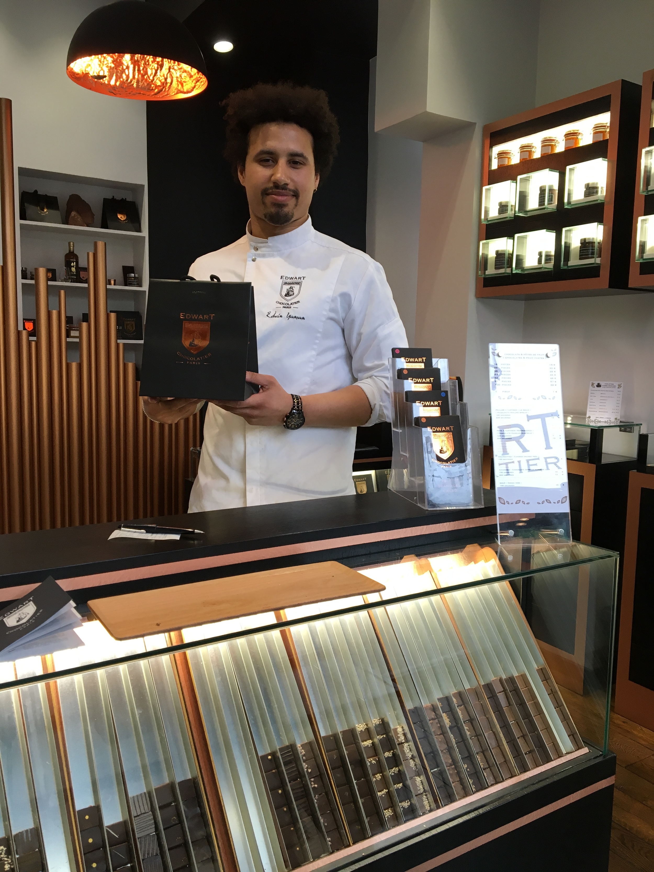Edwin presents us with the chocolat he curated for us. 