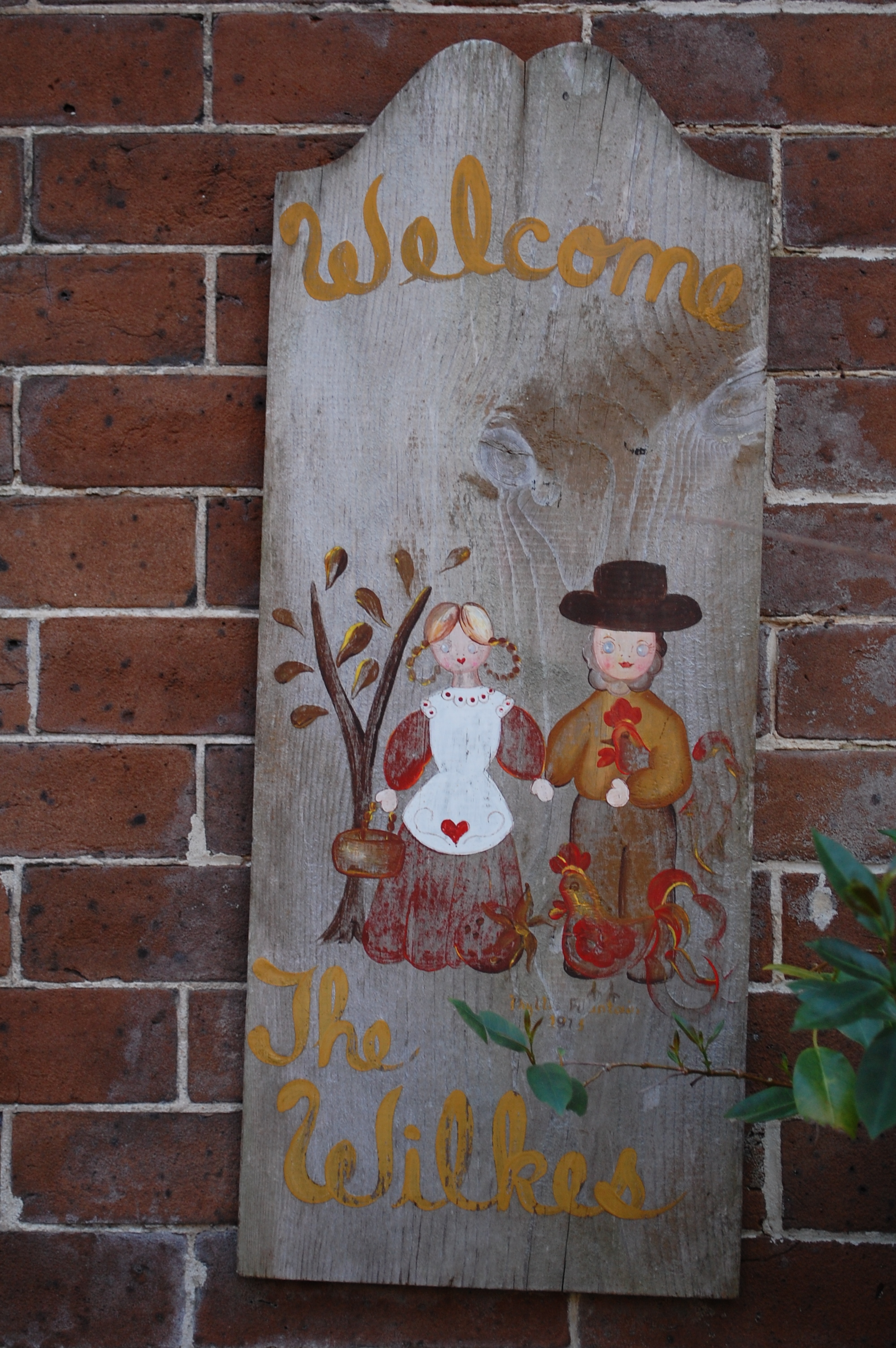 This rustic sign on Jones St is one of the only clues that the historic house it's attached to is one of the best Southern cooking restaurants in town. Locals told us you only know it's open for lunch only when you see a line around the corner, and never for dinner!