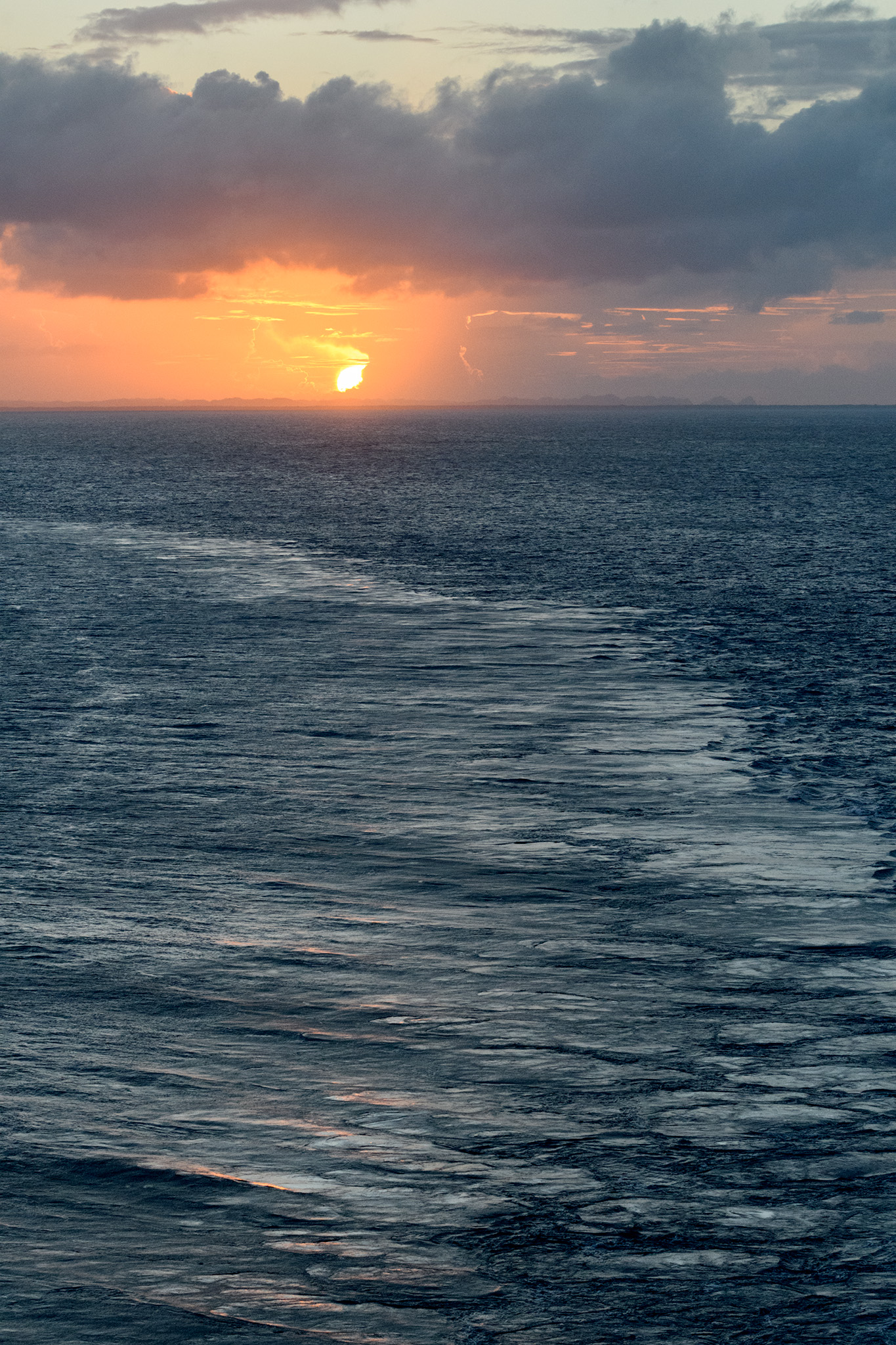 I can watch the sea go by all day, right up until the sun sets!