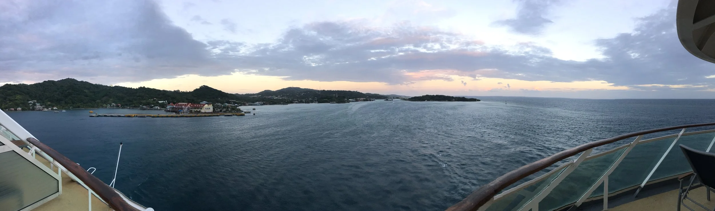 Panorama of Rhapsody of the Seas leaving Roatan