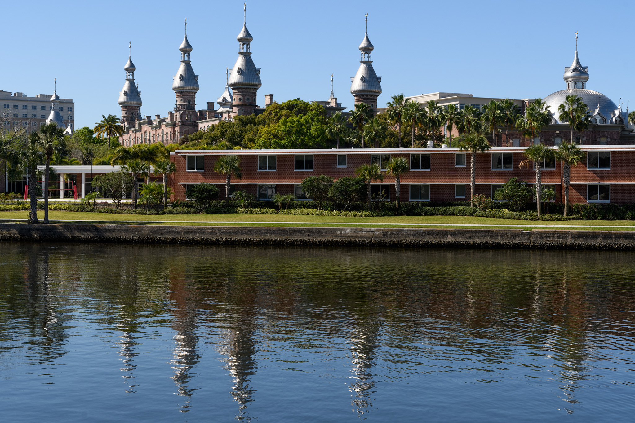The Riverwalk includes many historic markers of notable Tampa residents and views of the University of Tampa, with the historic former Tampa Bay Hotel as it's centerpiece. 