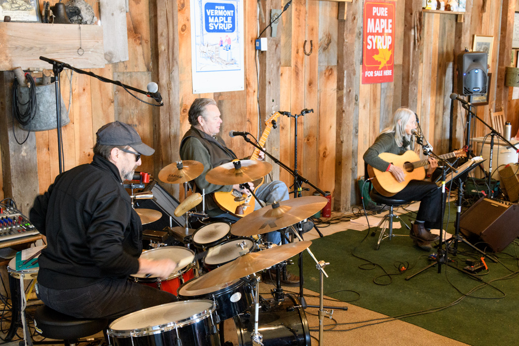 On the weekends, Palmer's Sugarhouse features a live band and plenty of indoor space to enjoy maple treats!