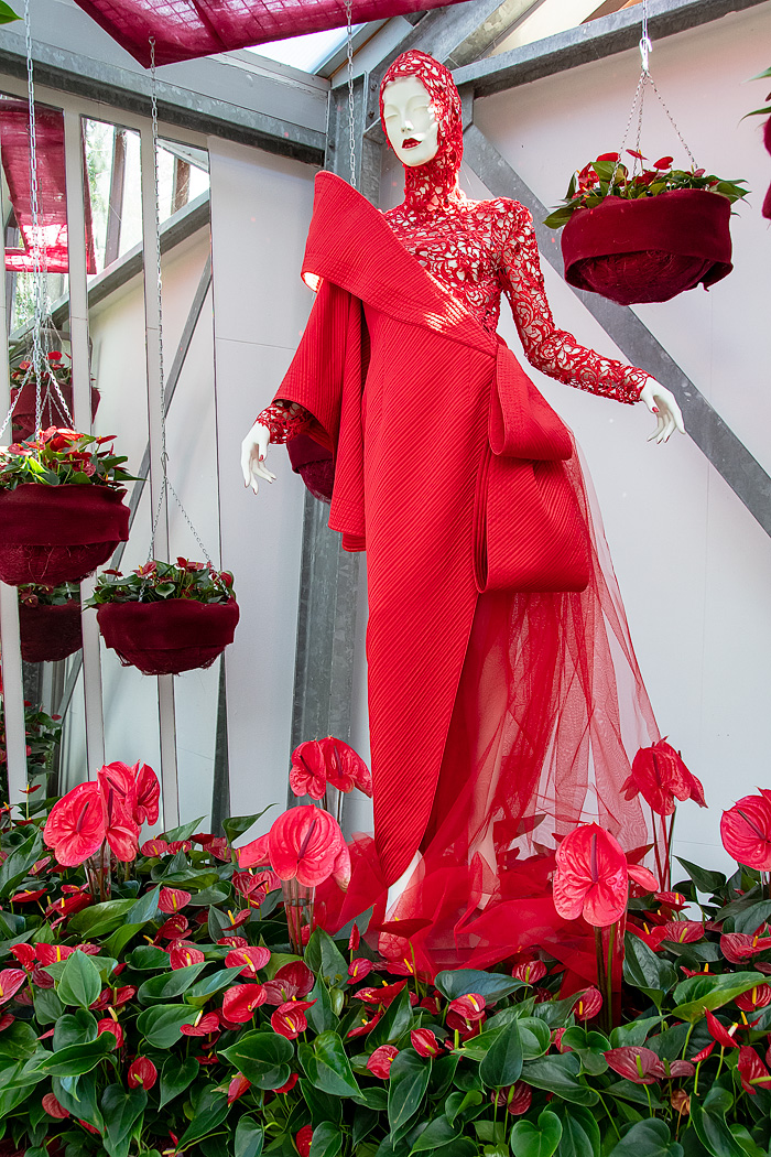 One building featured different fashion interpretations of this same floral display in all four corners. 
