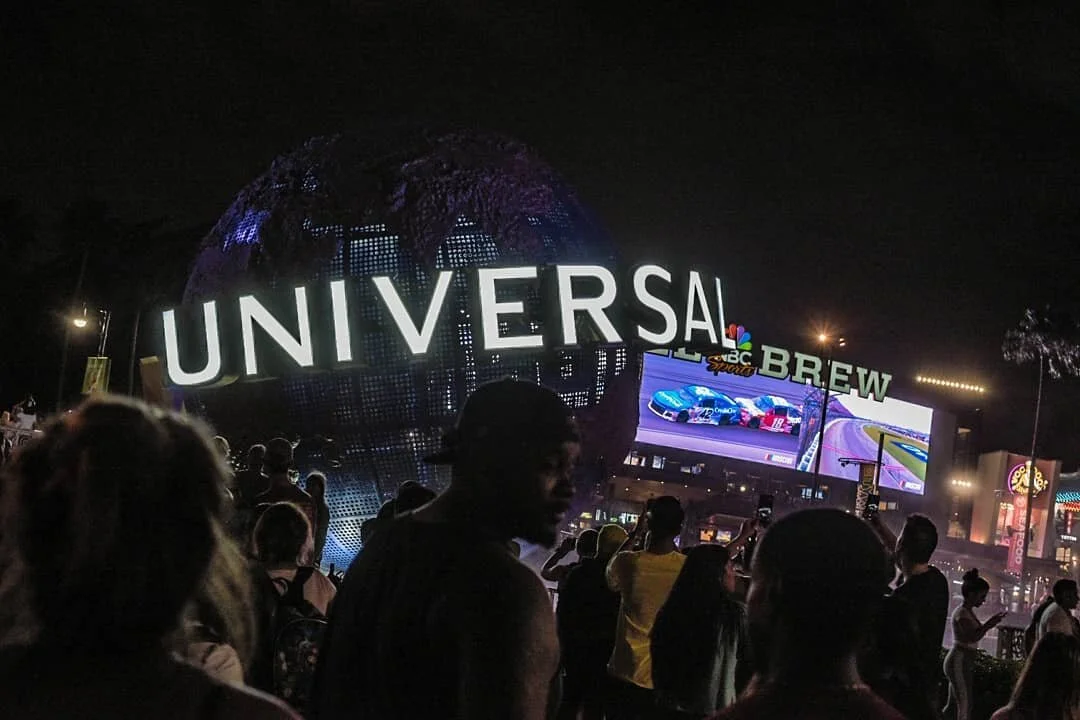 Fun weekend with great friends at @universalorlando 
#blacktraveler #blacktravel #blackmentravel #photography #travelphotographer #blogger #blackblog #blackblogger #trips #orlando #florida #universalresort #harrypotter #dragon #voodoodonuts #traveler