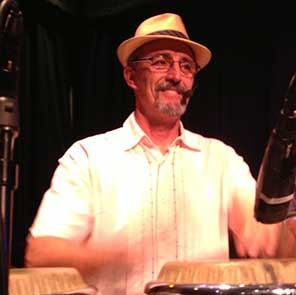 edgardo-cambon_990205b324e6ae4cd8d341ef150e7c78.jpg