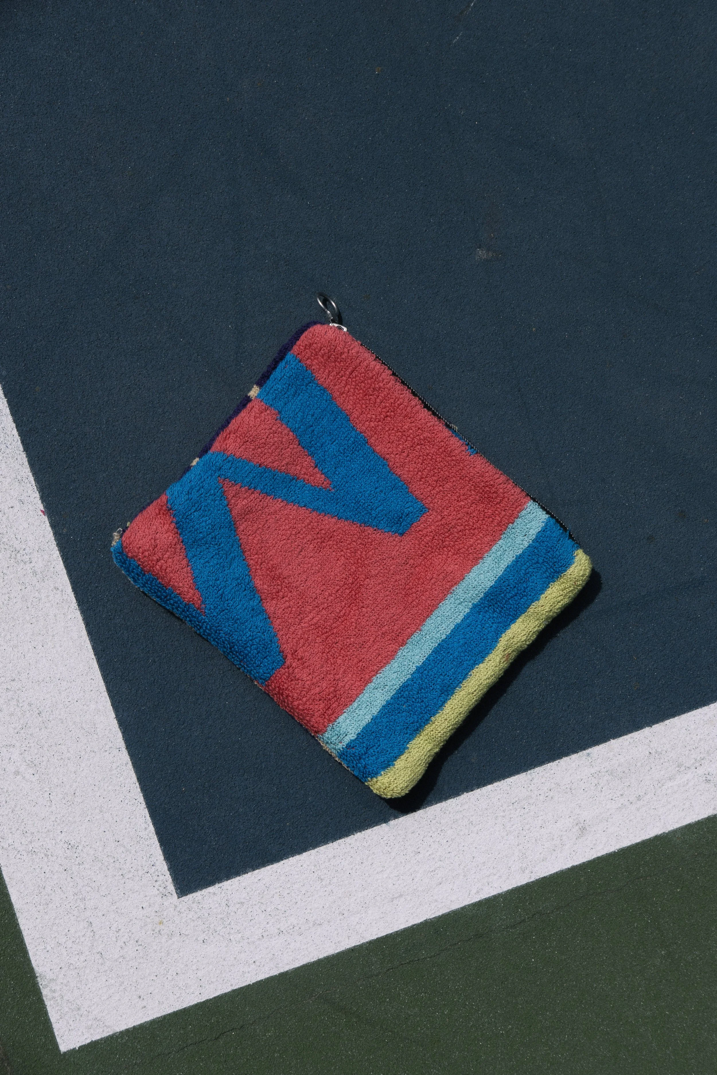 L11 Tennis Pouch: 0156