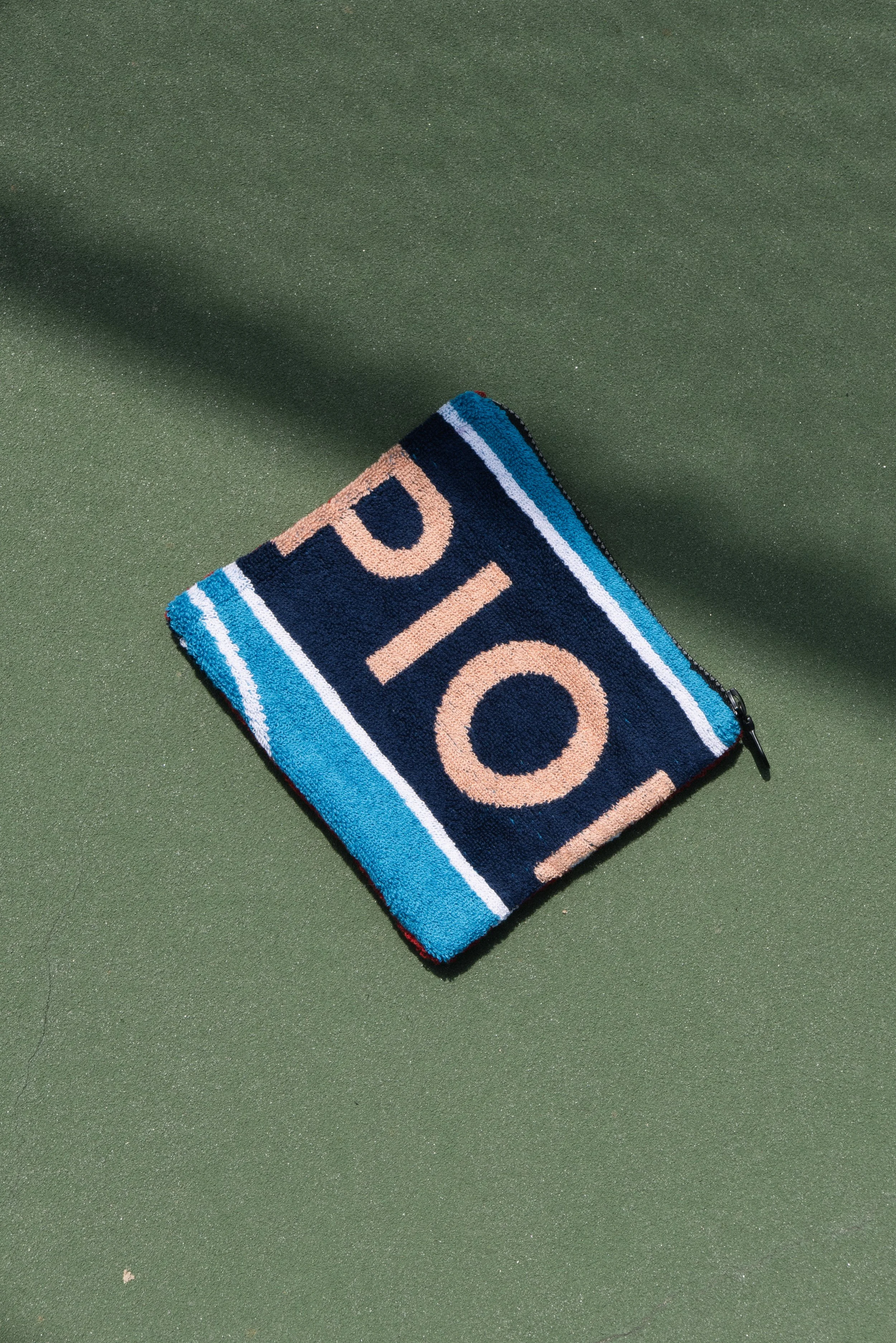 L11 Tennis Pouch: 0148