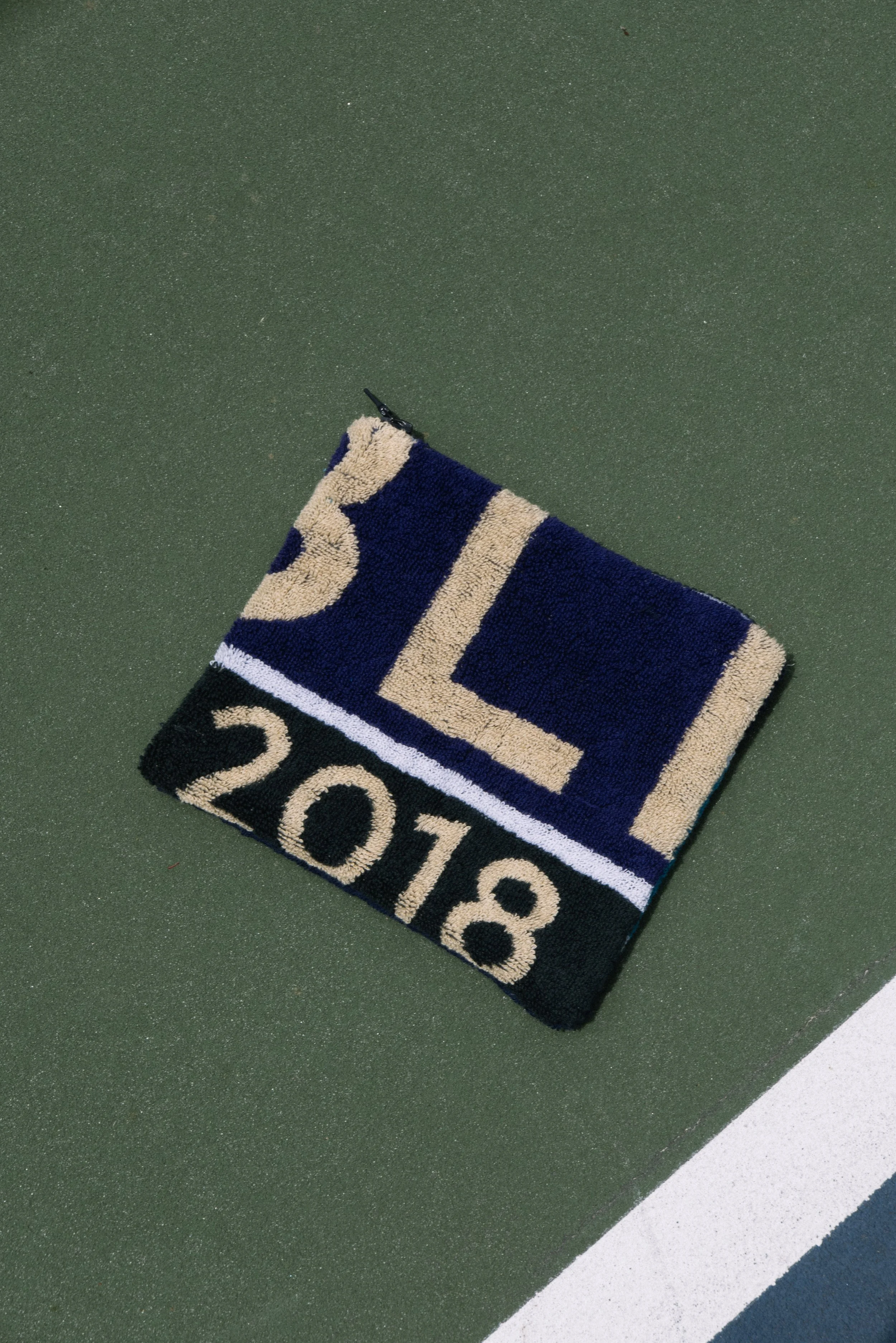 L11 Tennis Pouch: 0110