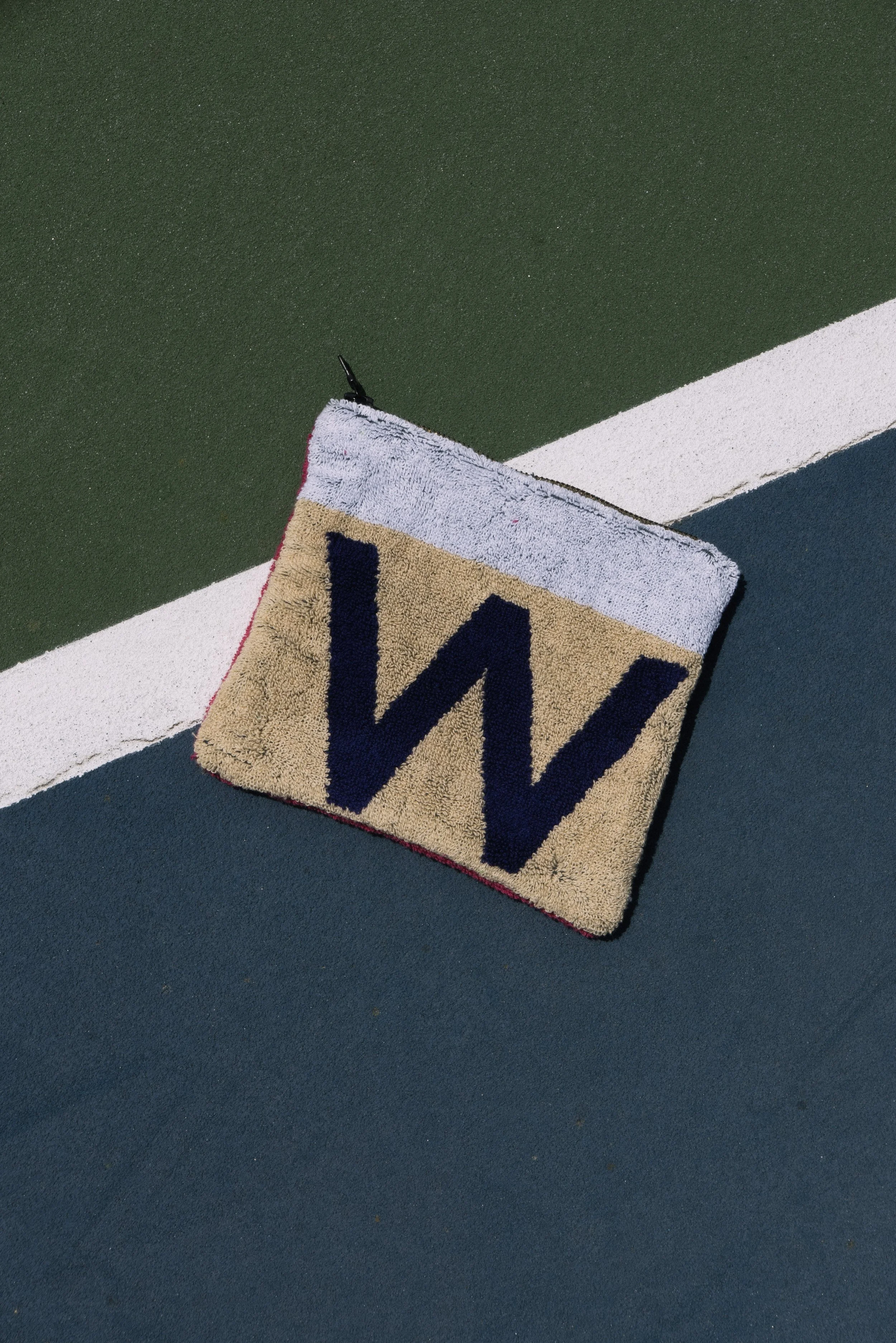 L11 Tennis Pouch: 0139