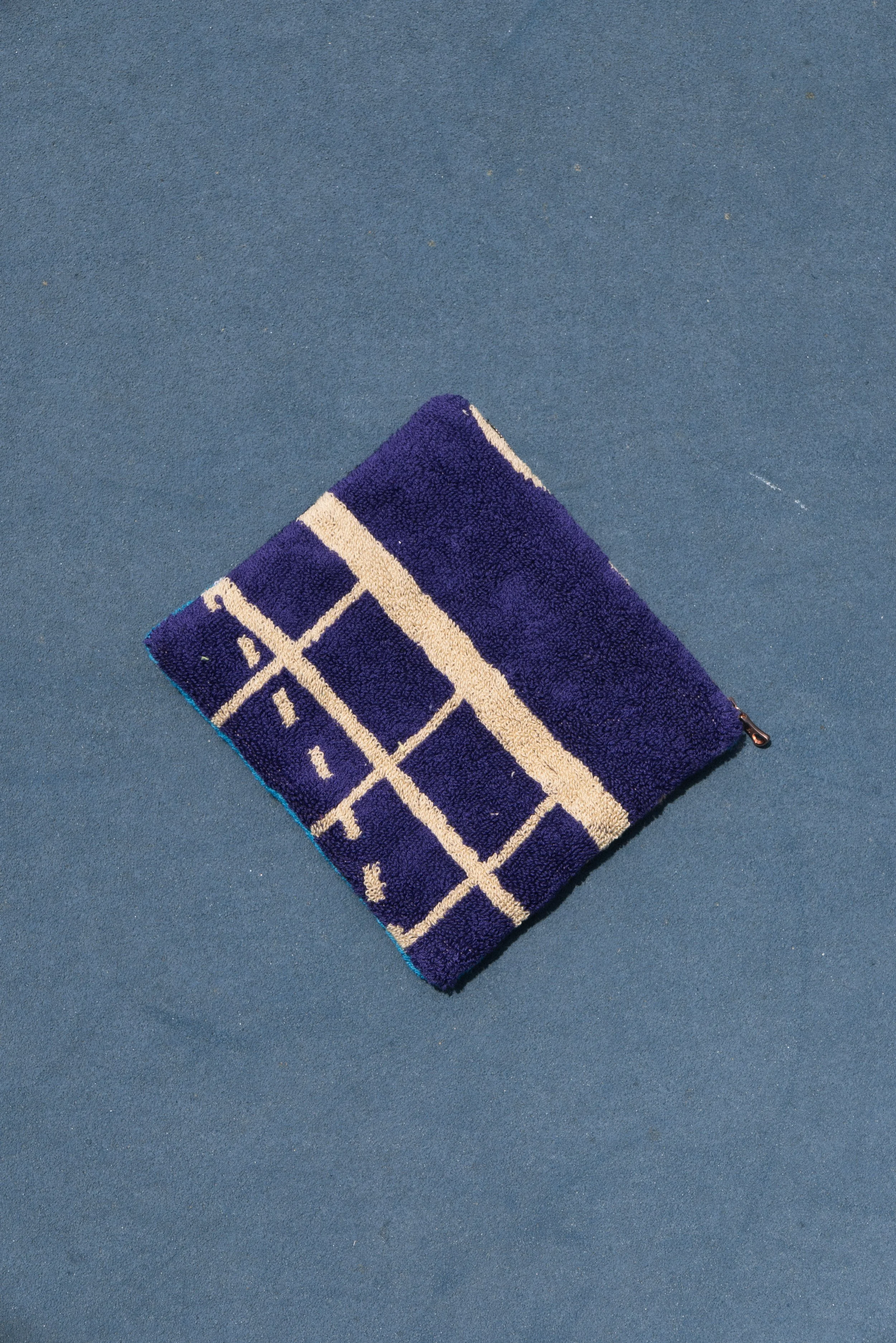 L11 Tennis Pouch: 0123