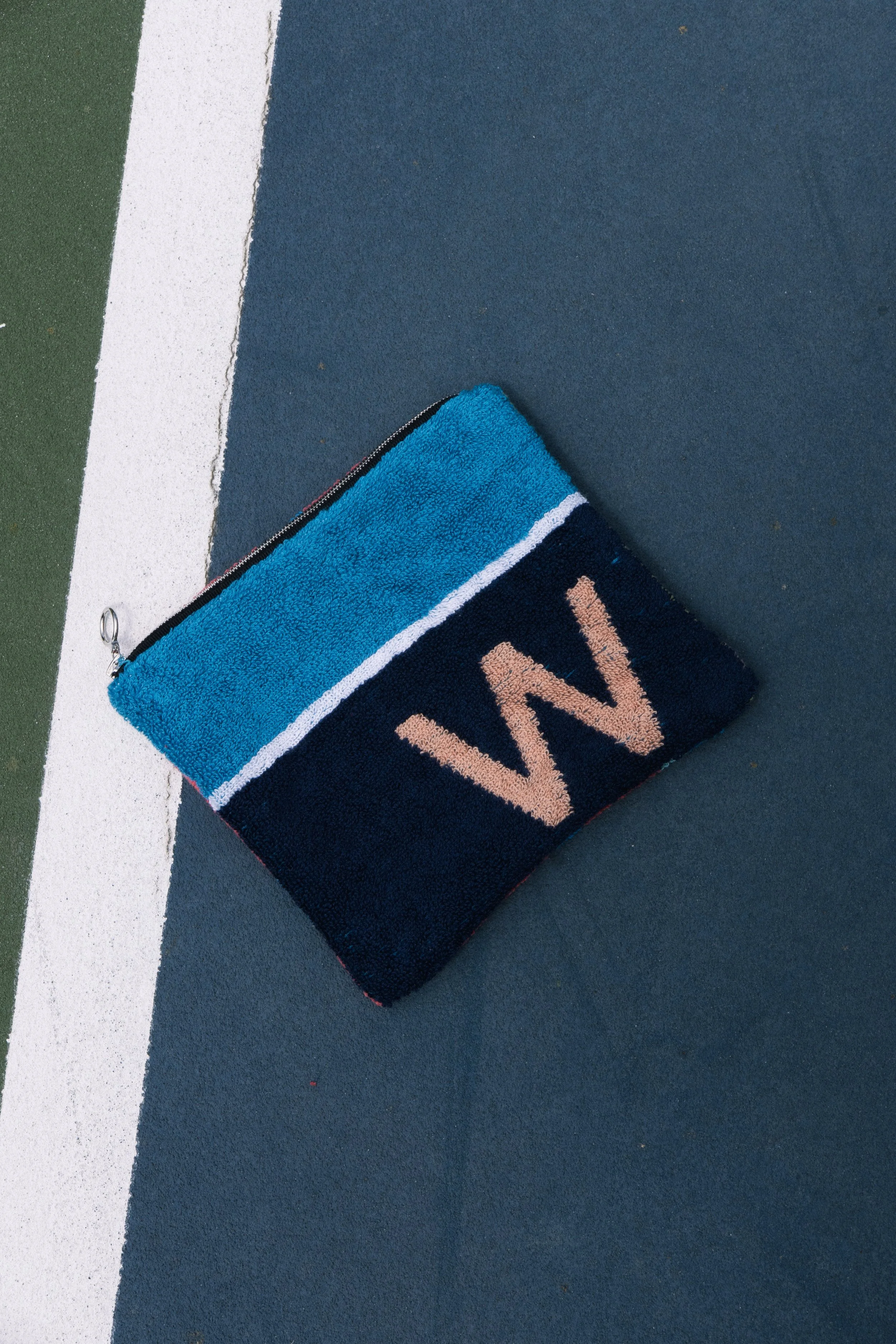 L11 Tennis Pouch: 0129
