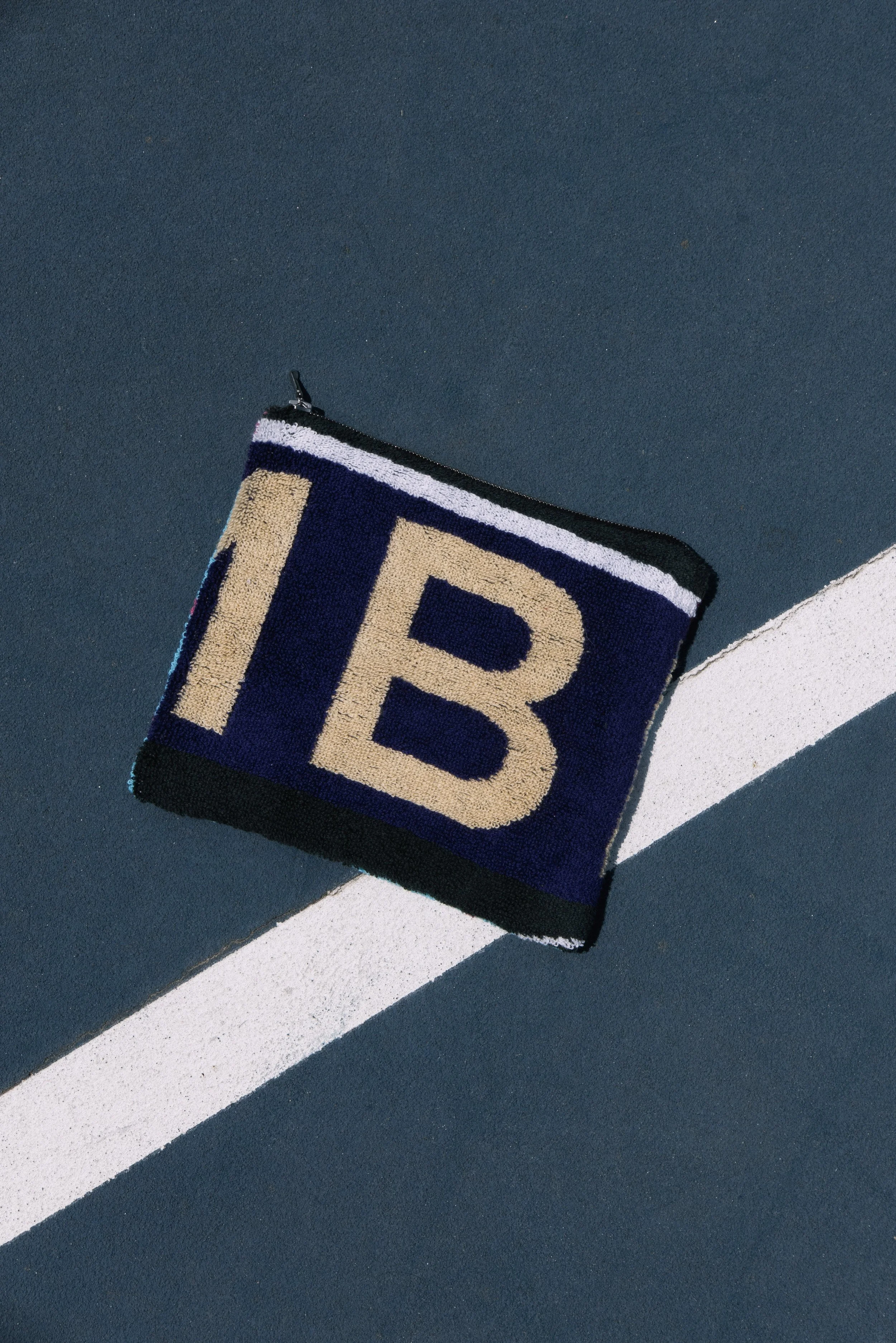 L11 Tennis Pouch: 0141