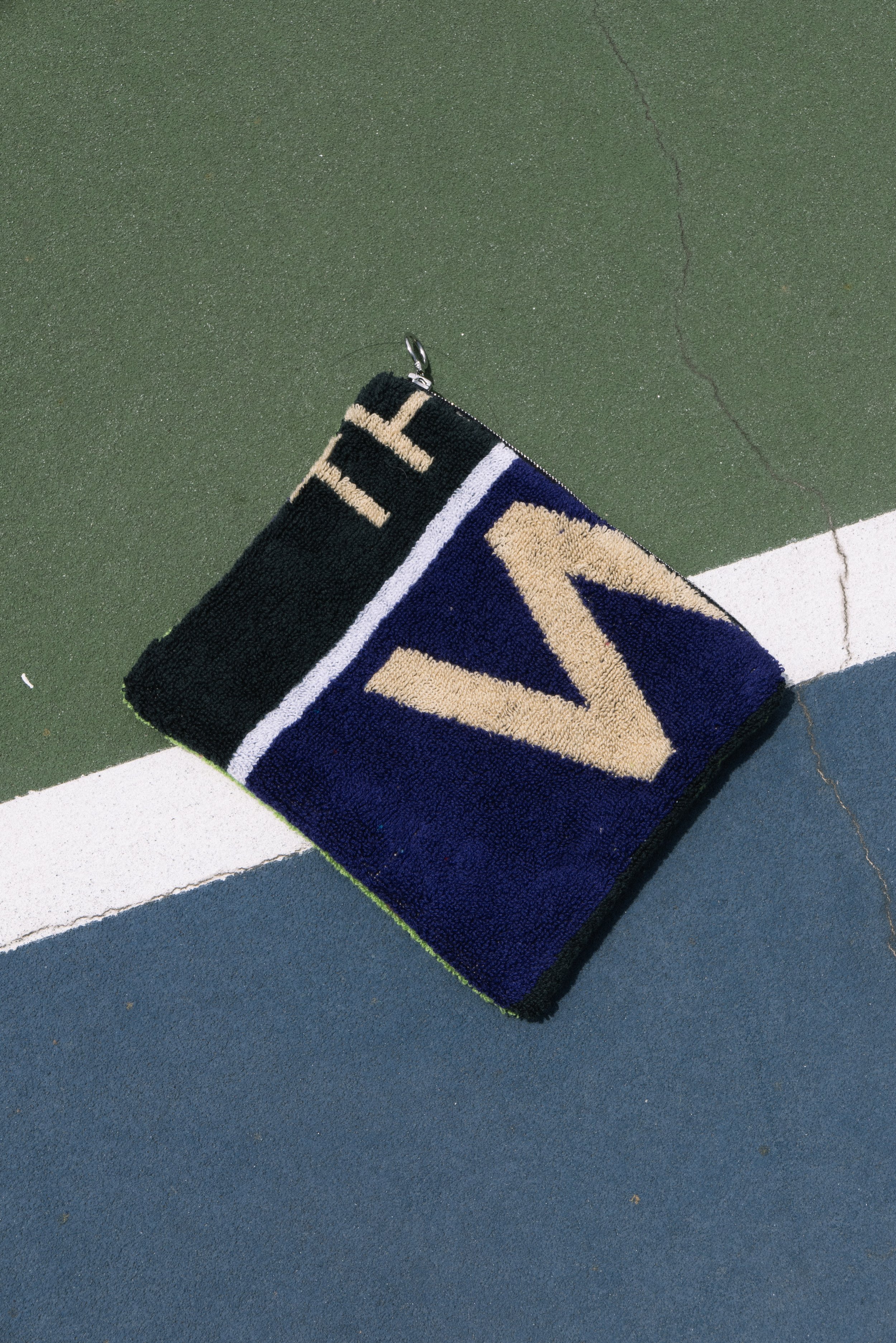 L11 Tennis Pouch: 0115