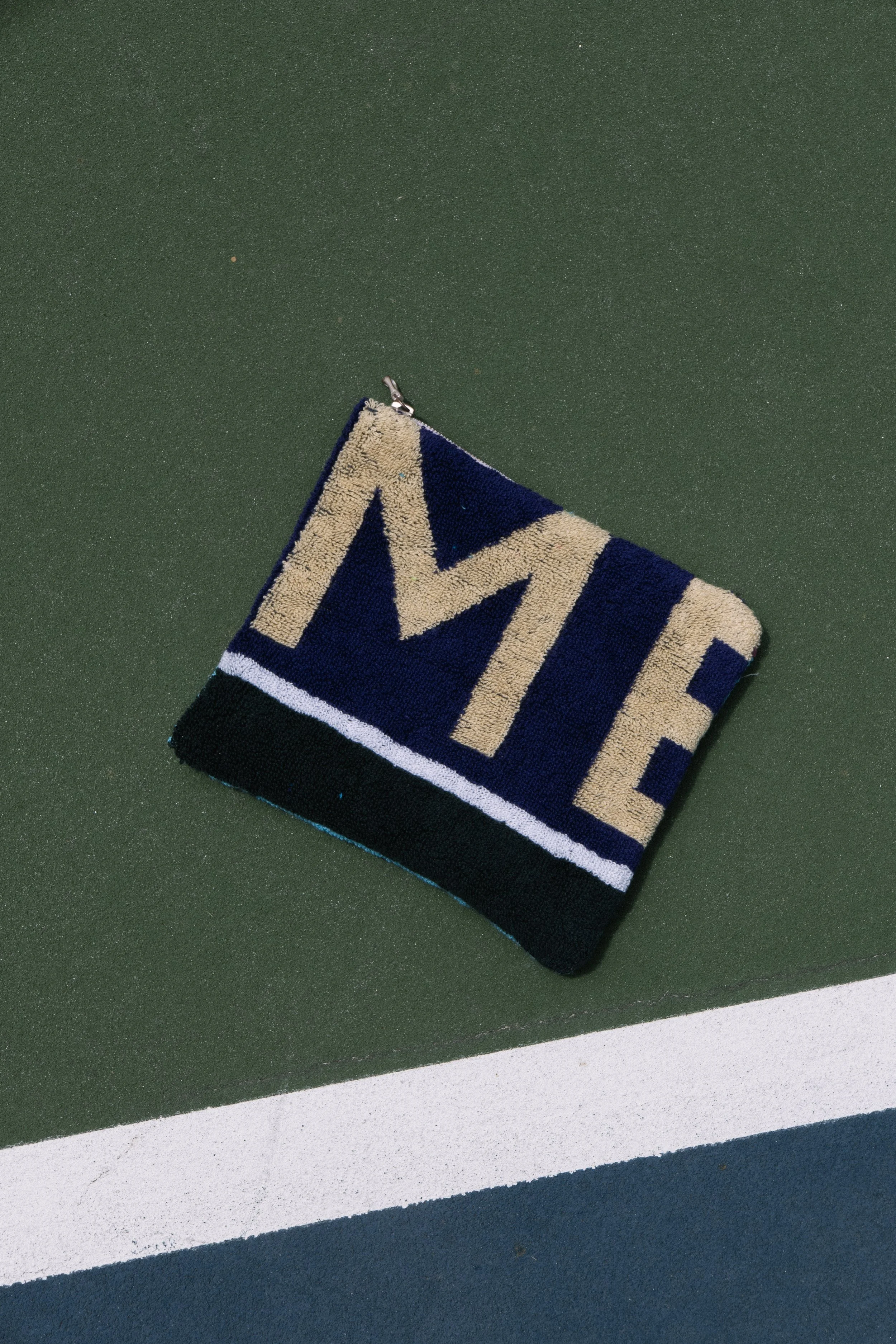 L11 Tennis Pouch: 0121