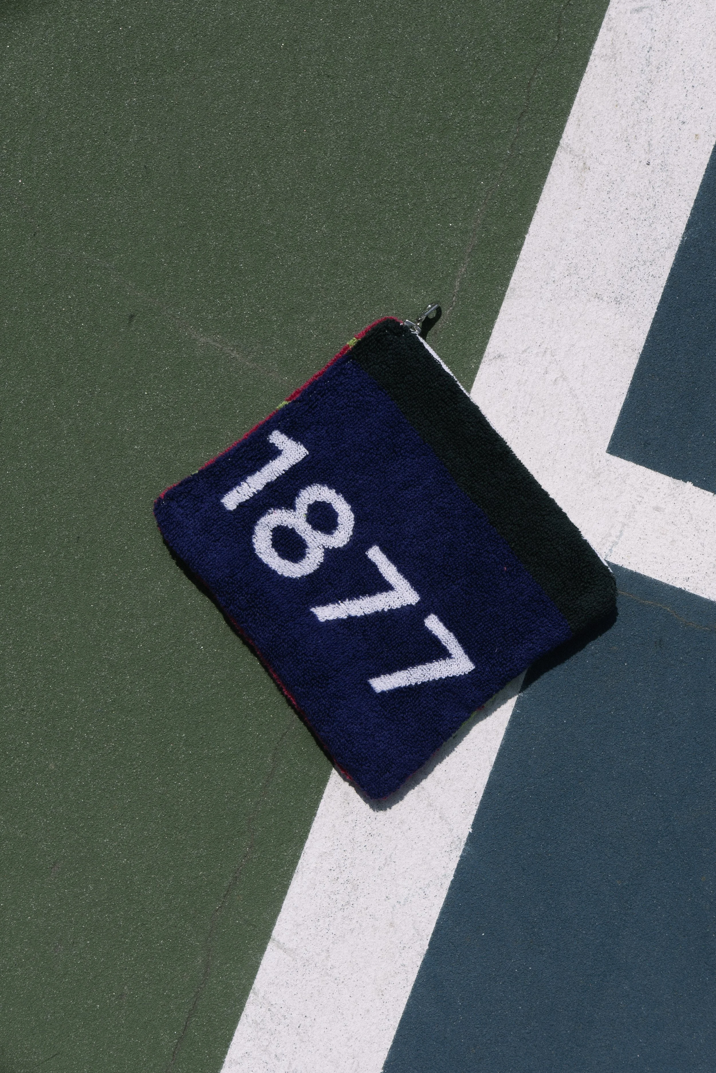 L11 Tennis Pouch: 0158