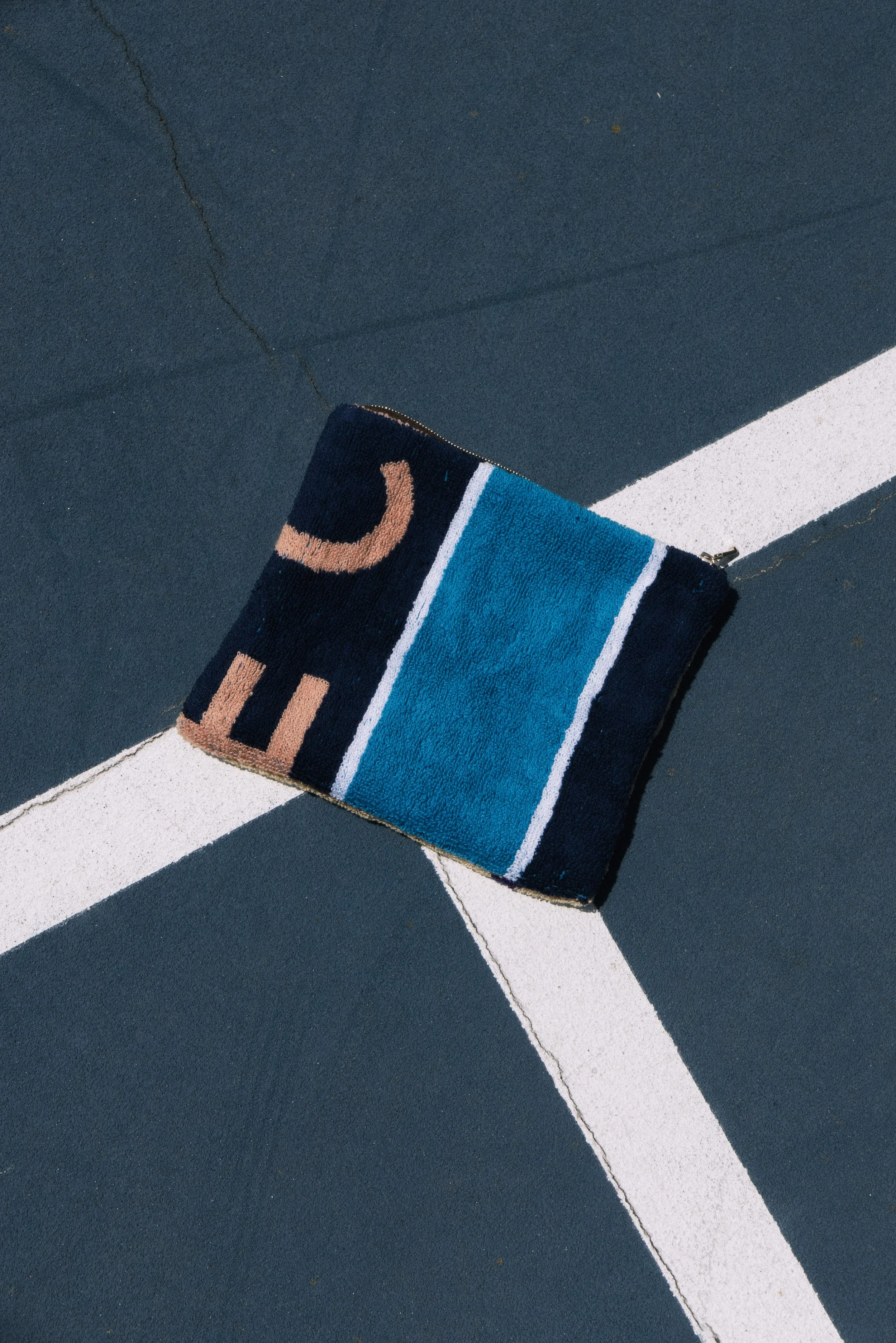 L11 Tennis Pouch: 0143