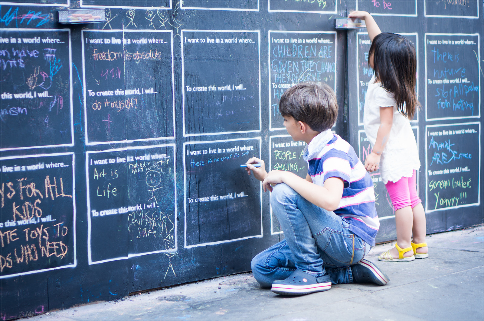 Children at the Brooklyn wall in September 2014. Photo by Masha Maltsava.