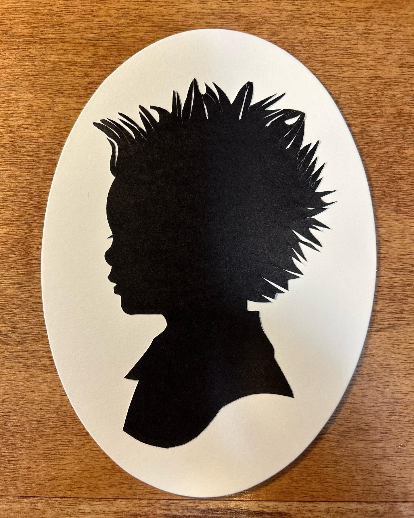 Now that&rsquo;s some cool hair ✂️ 

Don&rsquo;t forget to sign up for your Mother&rsquo;s Day silhouettes!! I have some LA area events and Zoom sessions open this week. Sign up at https://www.cutarts.com/calendar or at the link in my bio.
#cutarts #