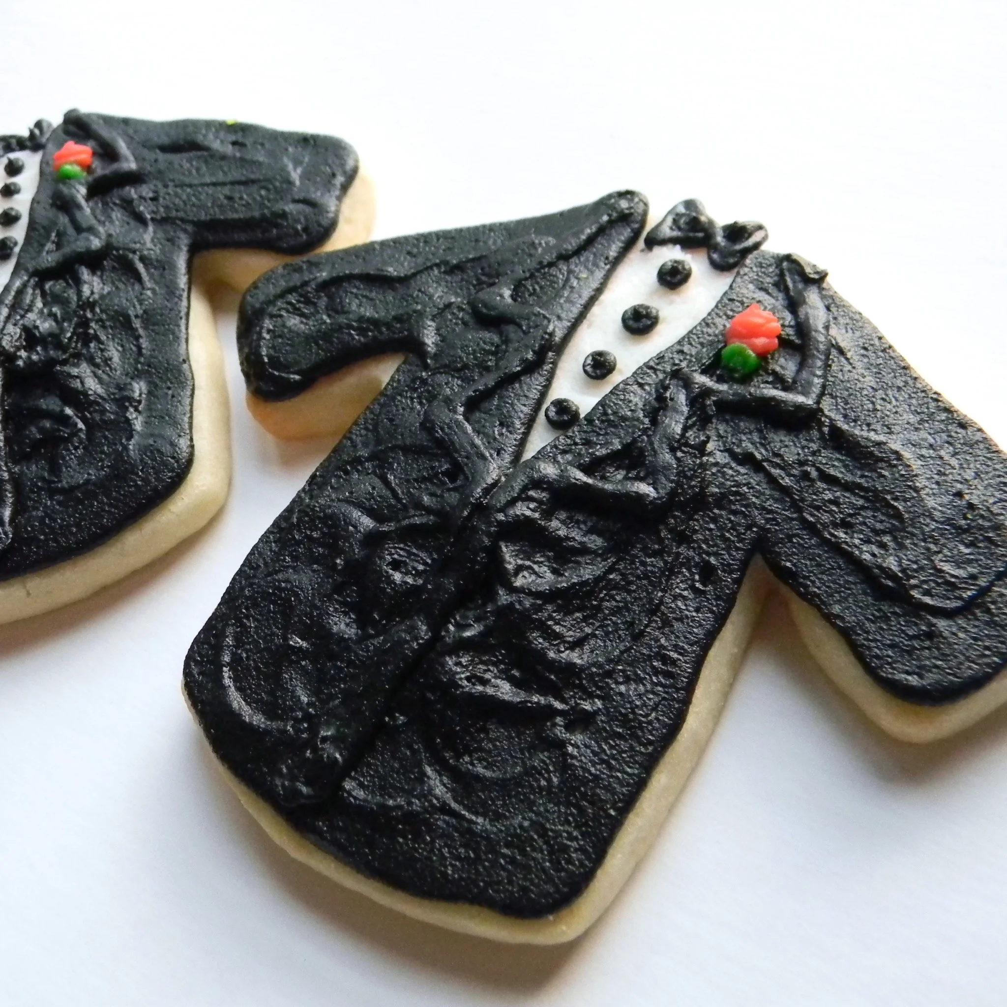 Wedding.cookies.tux.black.jpg