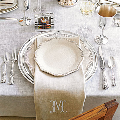 fresh-modern-thanksgiving-table-setting-l.jpg