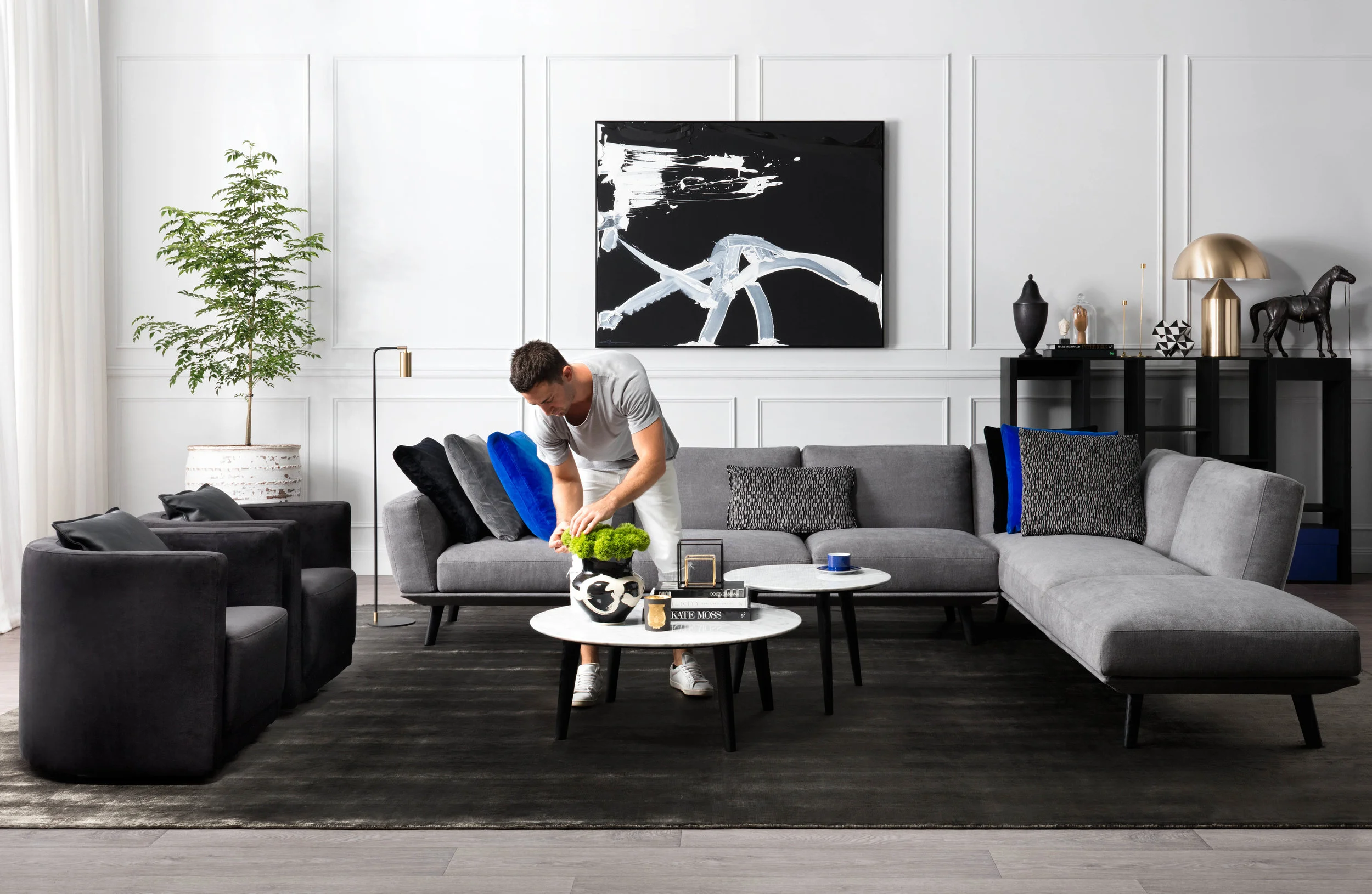 King living The Room Project. Image Felix Forest.