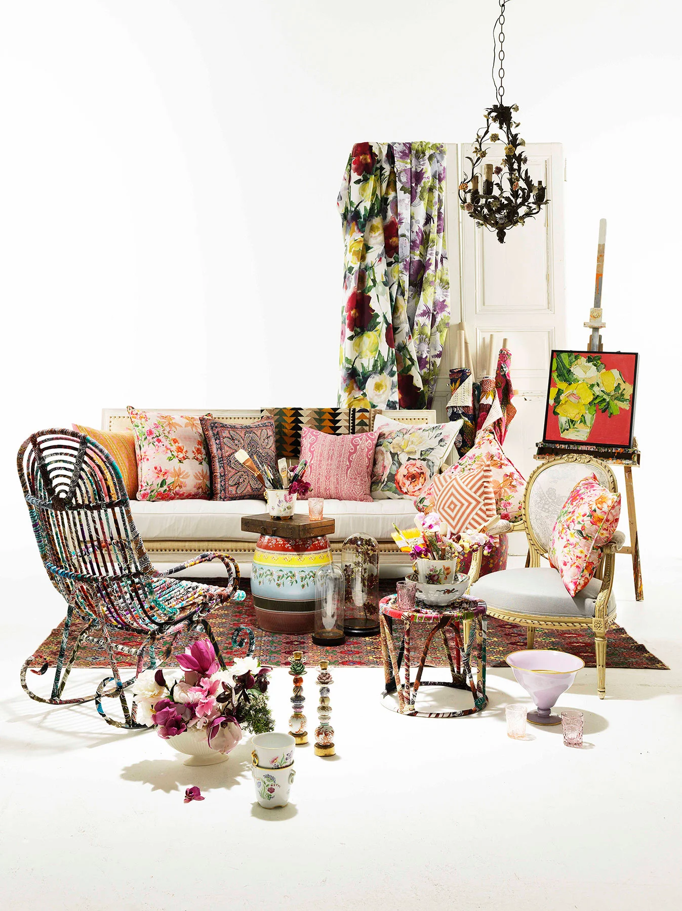 be1013_Spy_Bohemian_holding02.jpg