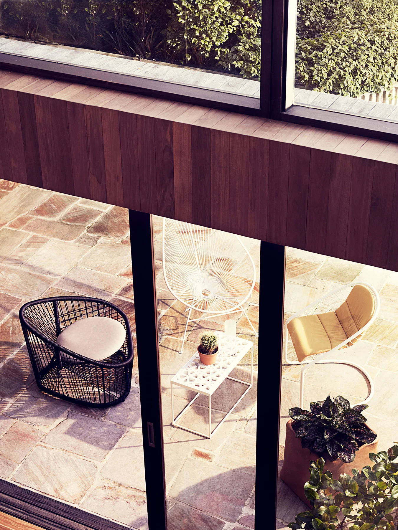 be1213_focus_outdoor_03.jpg