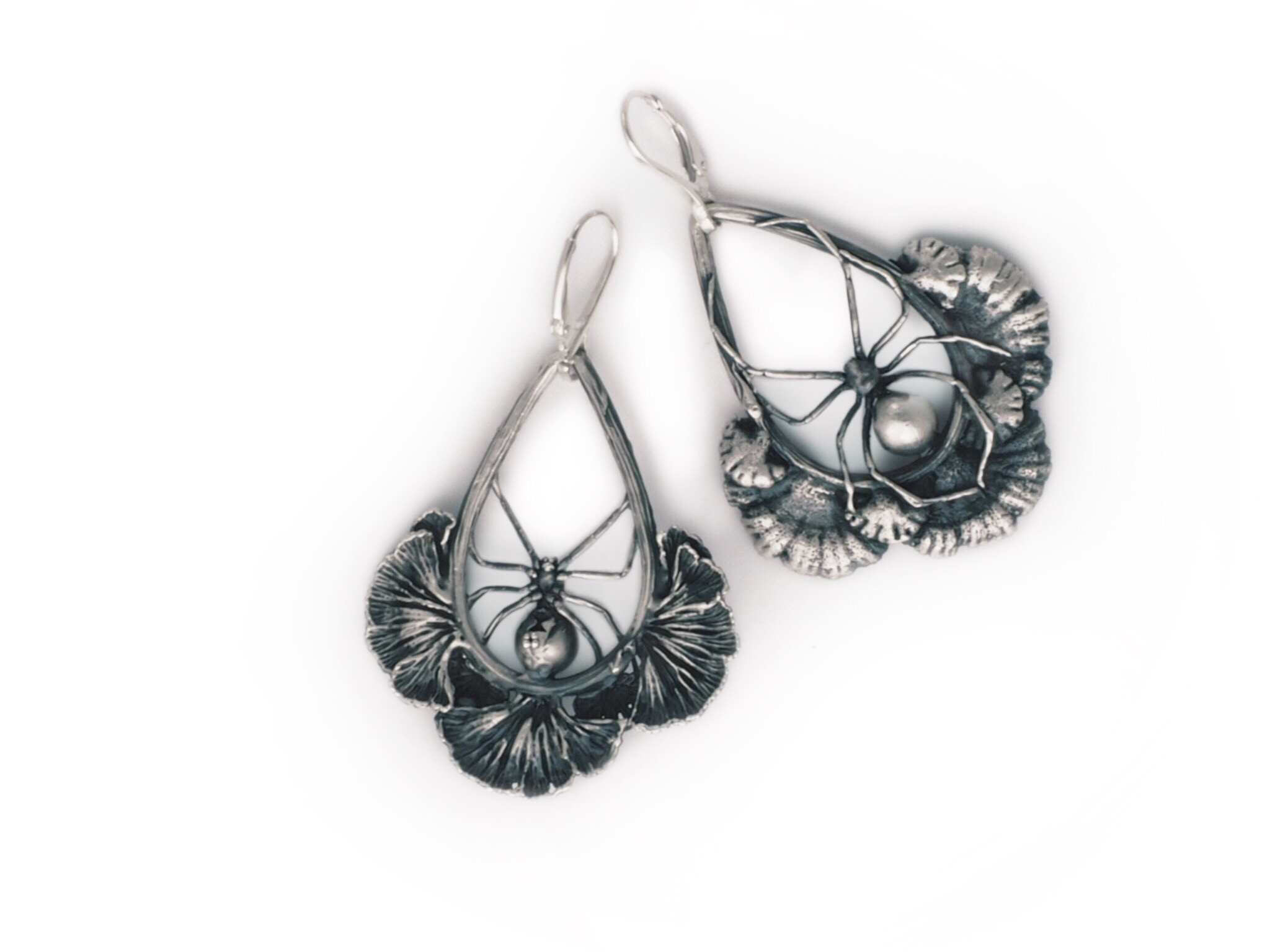 Black Widow Split Gill Earrings