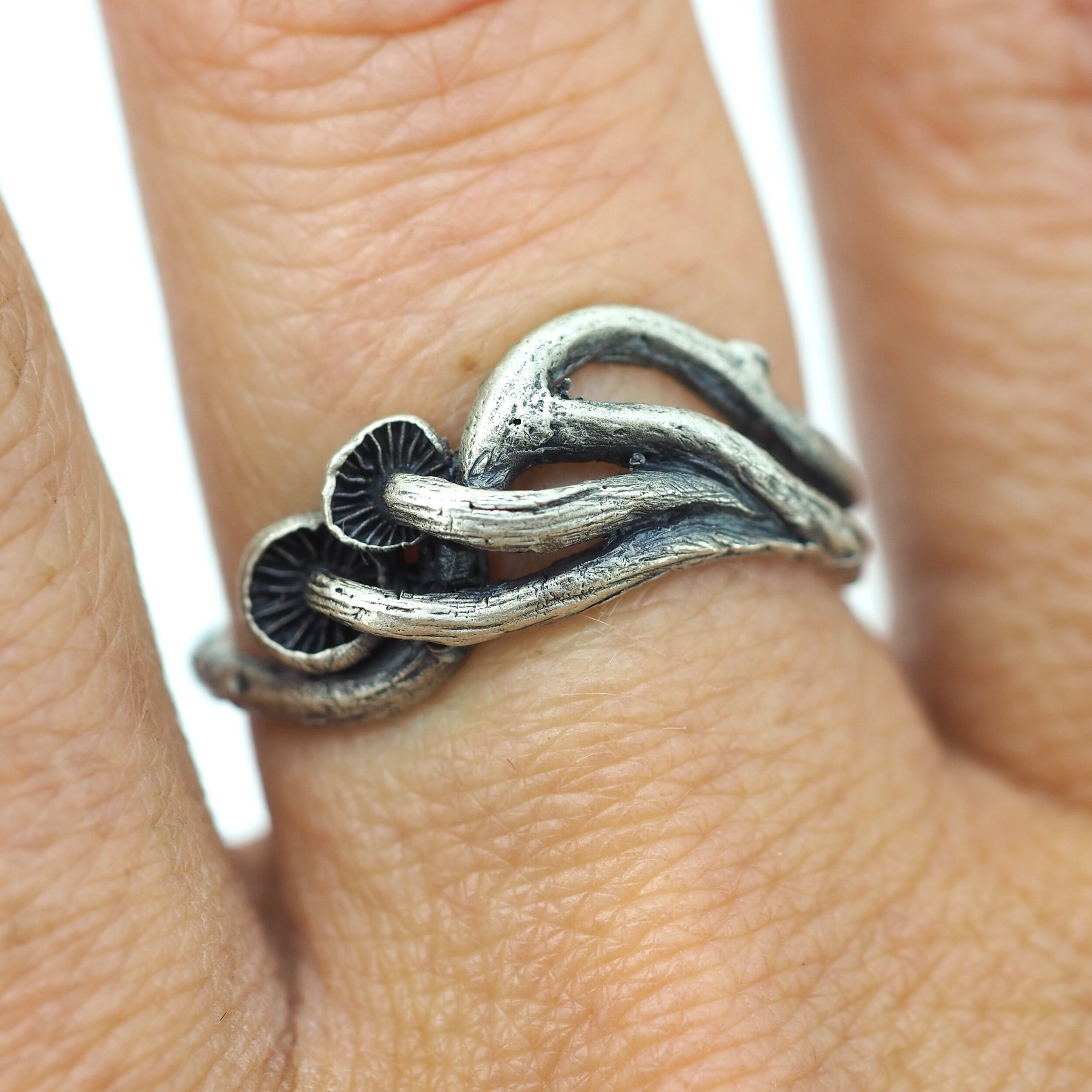 Mushroom wave ring