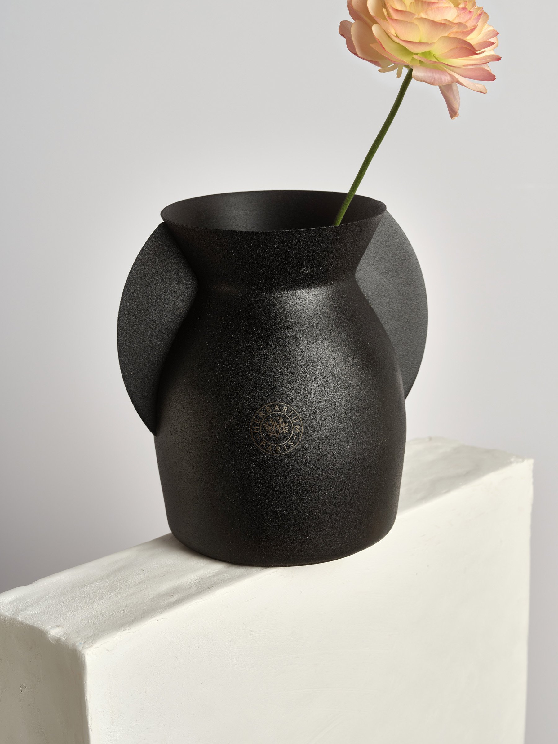 Persephone Noir Carbone 02.jpg