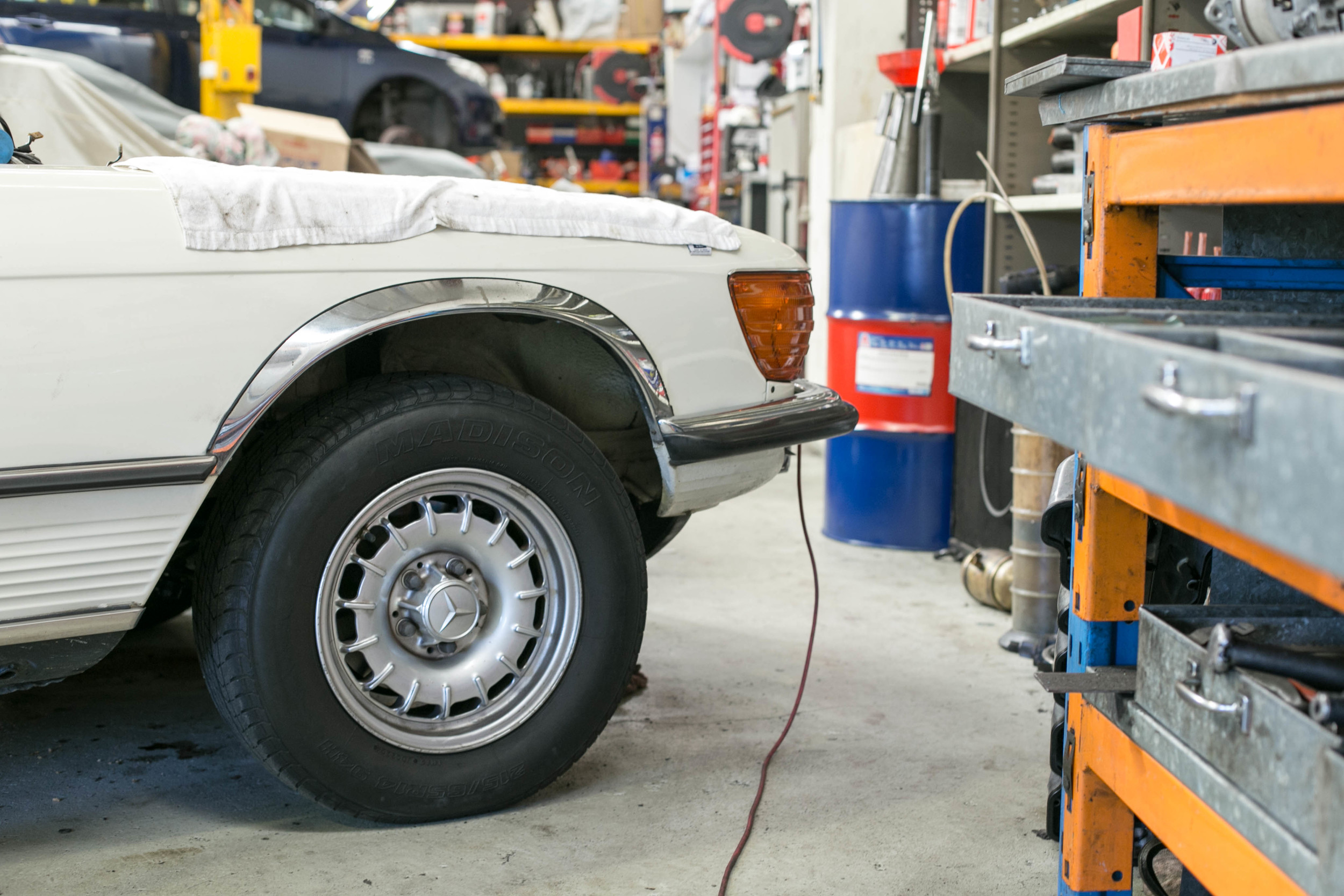 in_venus_veritas_mercedez_benz_mechanic-23.jpg