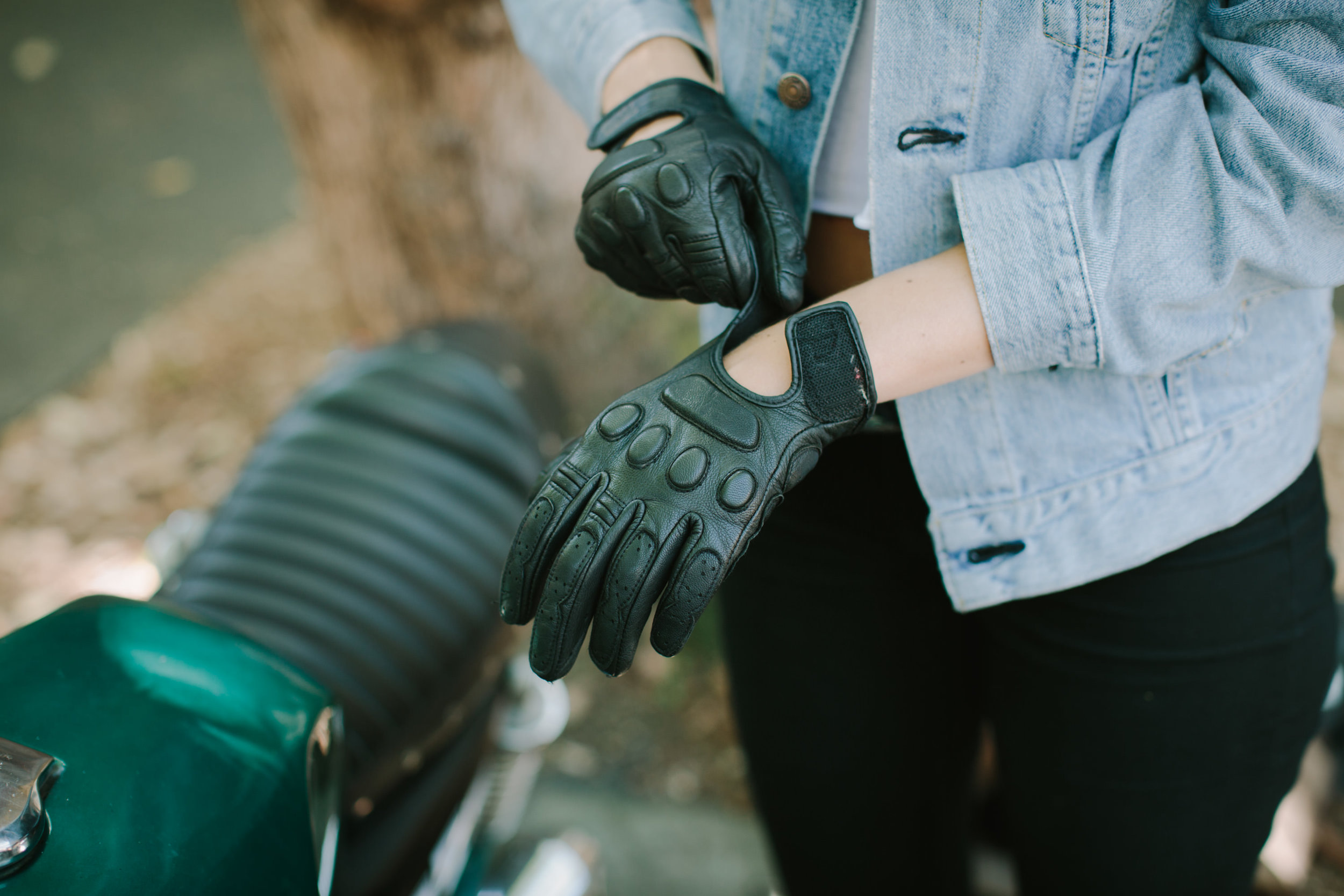 KateDisherQuill_IVV_Gloves_Petrolettes_17.jpg