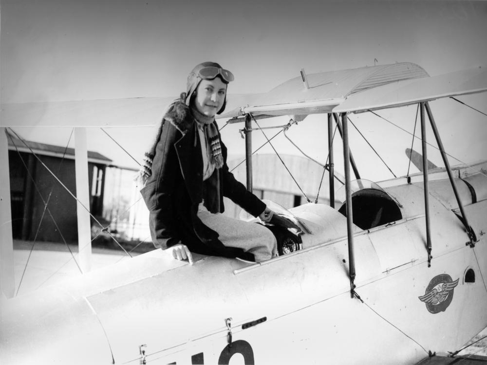 lores_bonney_ivv_petrolette_petrolettes_state_library_queensland.jpg