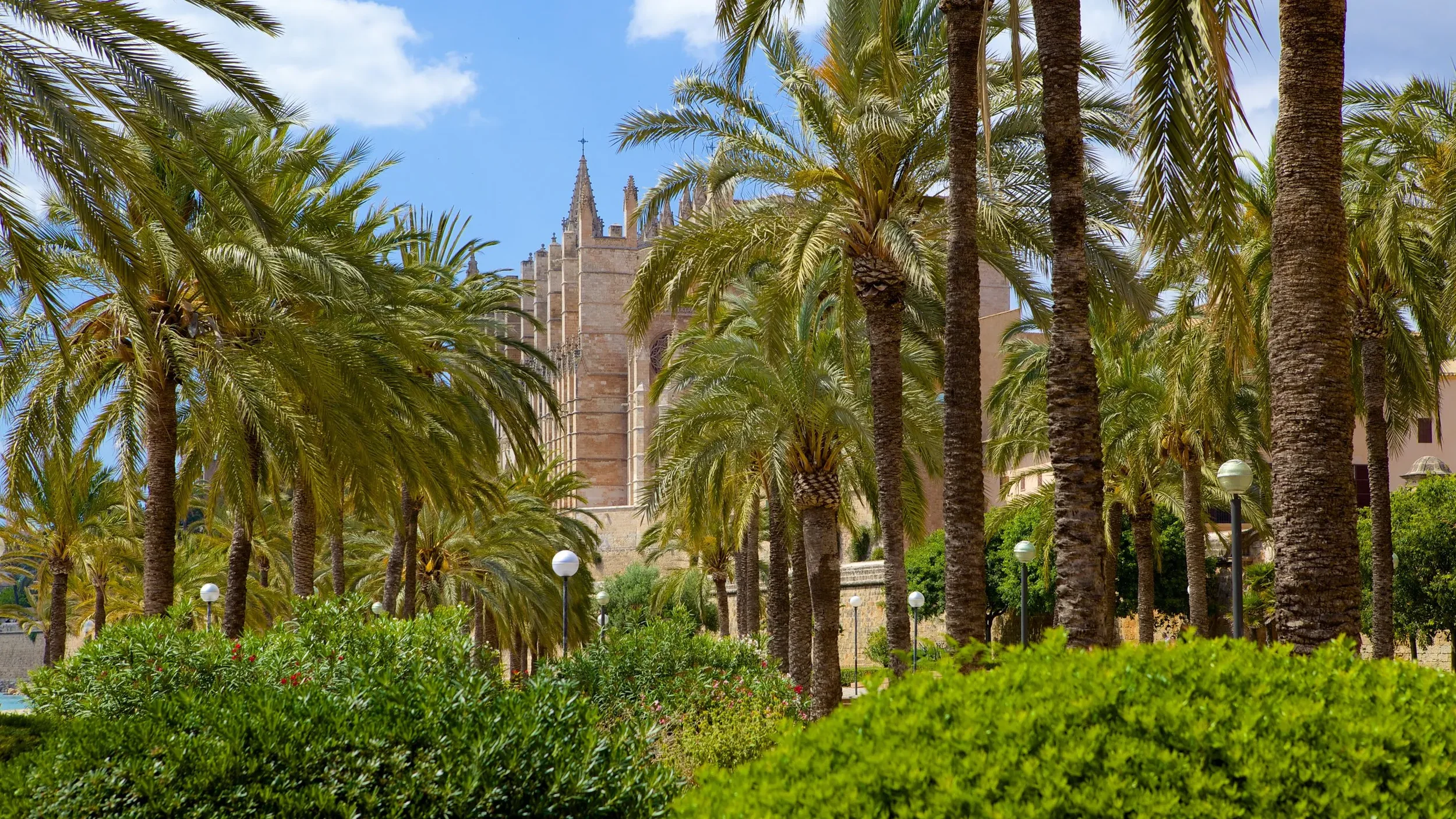  © 2025 Expedia Inc., Parc De La Mar 