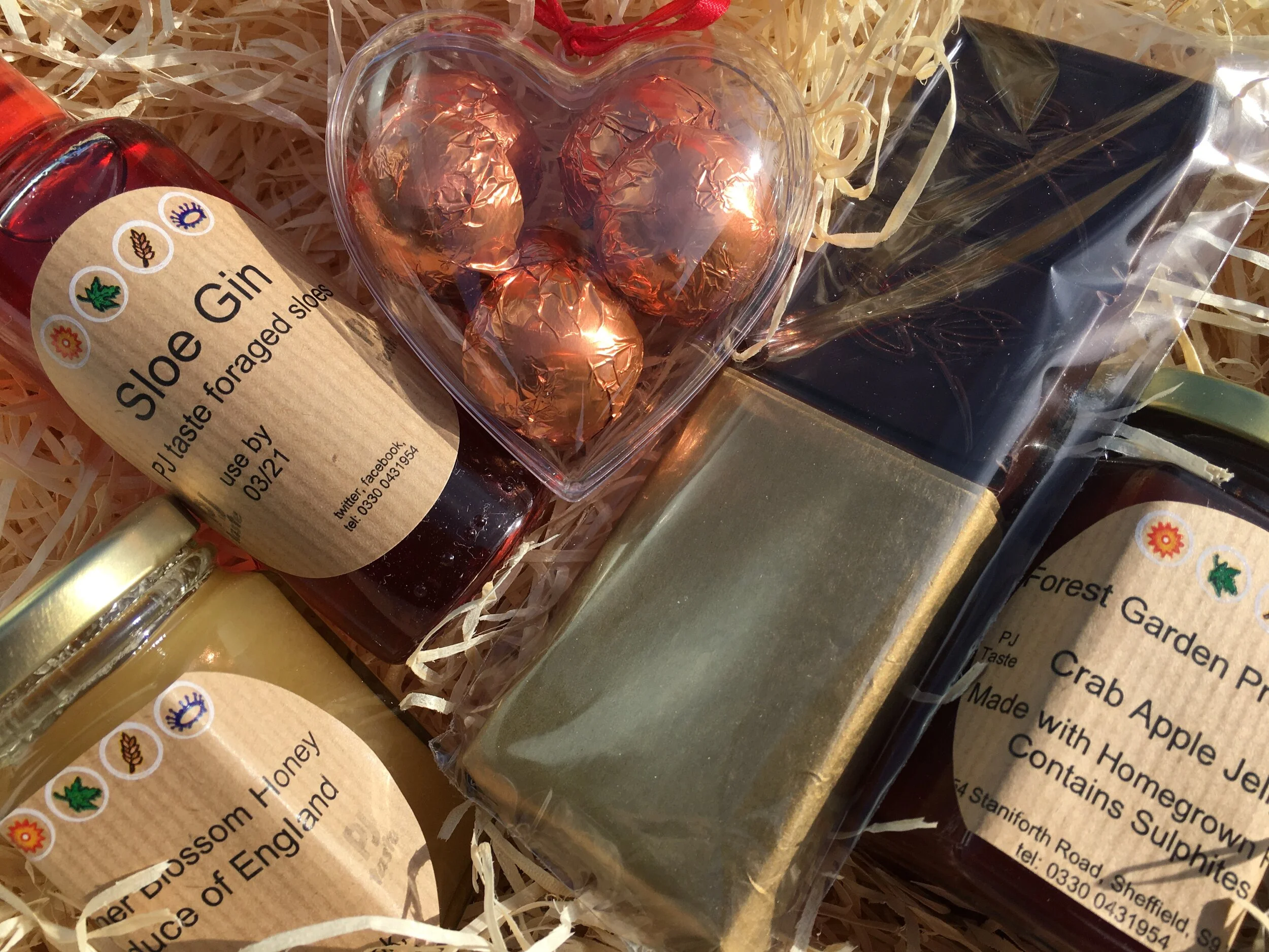 PJ taste Mothers Day Chocolate and Gin Hamper 2020.JPG