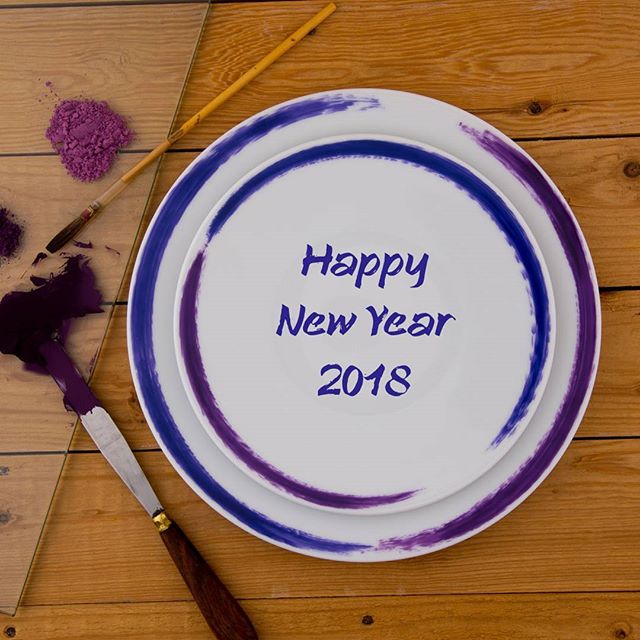 Best wishes for the new year wirh our new ARTWORK INDIGO.
Variation around Pantone of the year 2018.

#porcelainedelimoges #limogesporcelain #atelierdartdefrance #manufacturing #hinging #decoration #tableware #giftware #madeinfrance #handpainted #lux