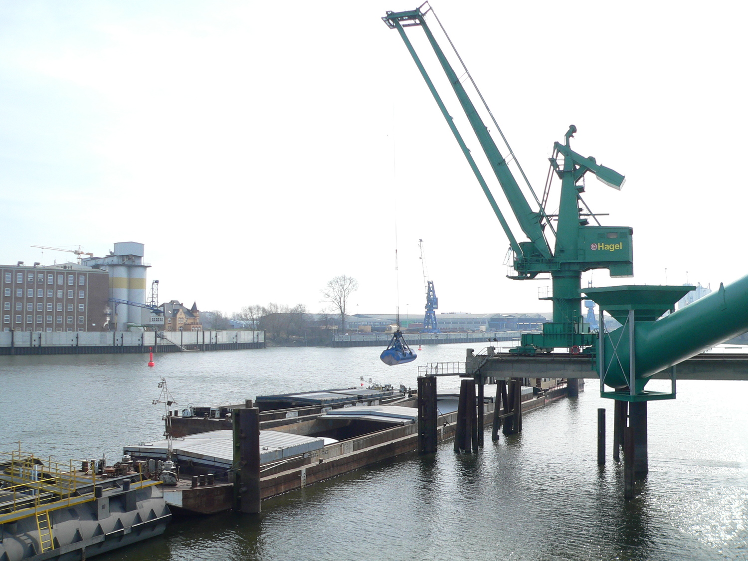 Transloading ship-to-ship